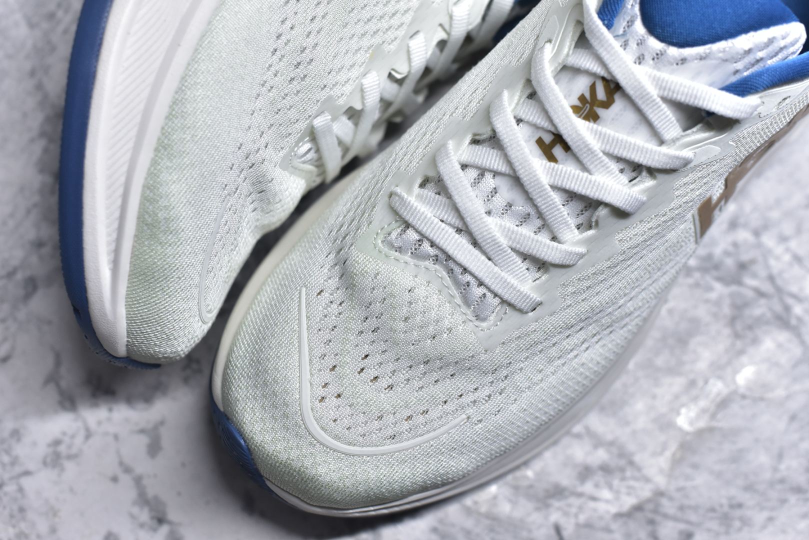 图片[8]-#HOKA ONE ONE RINCON 4 舒适防滑耐磨低帮休闲跑步鞋 Rincon 4 是一款日常训练用的跑步鞋，踩上去的感觉很结实。它适合中短距离跑步，但如果您习惯于稍硬的感觉，也可以用于长距离跑步。但它的速度不够快，不能作为速度训练鞋，也不够柔软，不能作为恢复训练鞋，日常里程跑才是它的优势所在。如果您想尝试 Hoka 跑鞋，又想享受极具竞争力的价格，那就试试这款鞋吧。尺码：36 36.5 37.5 38 38.5 39 40 40.5 41 42 42.5 43 44 44.5 45-选品中心