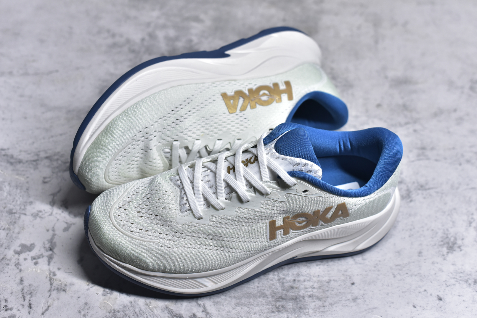 图片[7]-#HOKA ONE ONE RINCON 4 舒适防滑耐磨低帮休闲跑步鞋 Rincon 4 是一款日常训练用的跑步鞋，踩上去的感觉很结实。它适合中短距离跑步，但如果您习惯于稍硬的感觉，也可以用于长距离跑步。但它的速度不够快，不能作为速度训练鞋，也不够柔软，不能作为恢复训练鞋，日常里程跑才是它的优势所在。如果您想尝试 Hoka 跑鞋，又想享受极具竞争力的价格，那就试试这款鞋吧。尺码：36 36.5 37.5 38 38.5 39 40 40.5 41 42 42.5 43 44 44.5 45-选品中心