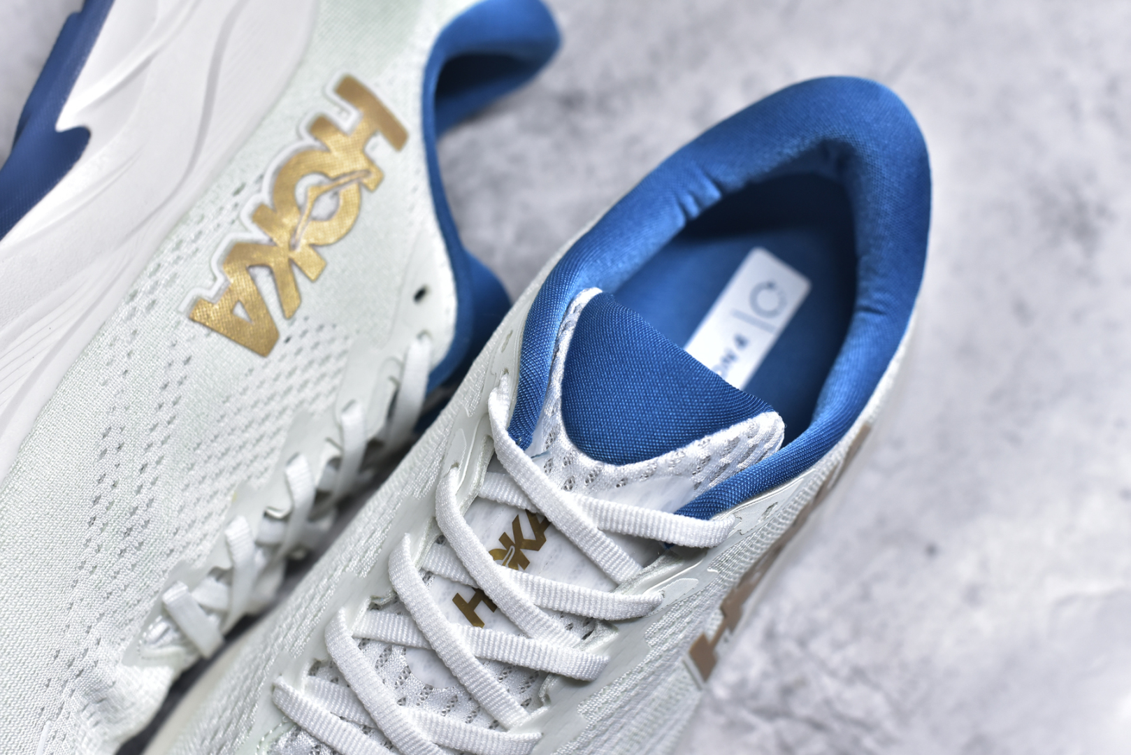 图片[9]-#HOKA ONE ONE RINCON 4 舒适防滑耐磨低帮休闲跑步鞋 Rincon 4 是一款日常训练用的跑步鞋，踩上去的感觉很结实。它适合中短距离跑步，但如果您习惯于稍硬的感觉，也可以用于长距离跑步。但它的速度不够快，不能作为速度训练鞋，也不够柔软，不能作为恢复训练鞋，日常里程跑才是它的优势所在。如果您想尝试 Hoka 跑鞋，又想享受极具竞争力的价格，那就试试这款鞋吧。尺码：36 36.5 37.5 38 38.5 39 40 40.5 41 42 42.5 43 44 44.5 45-选品中心