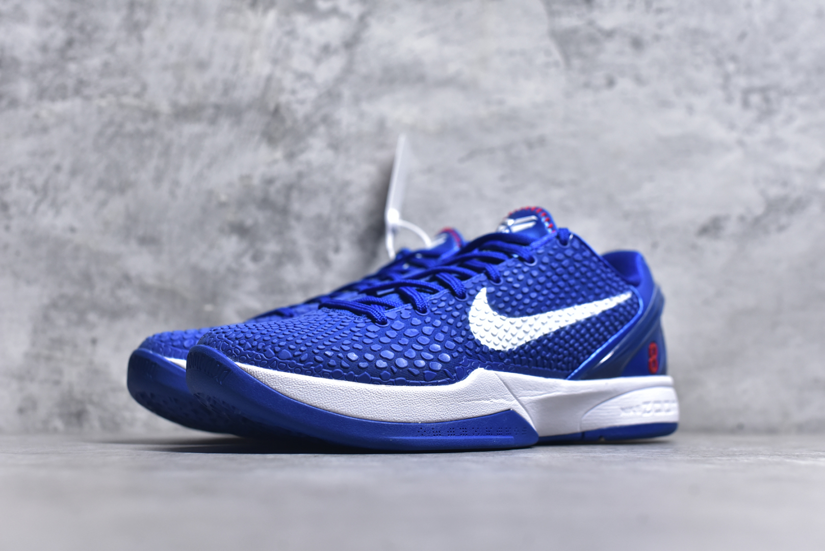 图片[2]-#灭世海外版 NK Zoom Kobe 6 Protro 科比六代 道奇蓝白 CW2190-400 纯原海外版气垫品质吊打各路纯原 气压➕耐久双重保障 前掌ZOOM TURBO➕后掌马蹄Zoom 后掌澎湃脚感无出其右 全套冲刀改版 鞋型还原度95% 宽脚选手必入货品 鞋头2.5mm上翘空间 不挤脚 完美释放脚趾活动空间 正码正拍 脚型适配性 市场最强没有之一 鞋面工艺全新升级 100%对标正品 原厂聚氨酯蛇鳞 珠光密度同步正品 Swoosh喷漆工艺 还原度接近100% 全新后跟TPU模具 正确S型弧度 区分市场纯原（市场纯原采用公版模具 后跟TPU几乎无弧度）国产天花板橡胶配方 抓地力爆炸 海外口碑炸裂 鞋舌LOGO正确内嵌压印 原厂碳板 正确原盒 厚积薄发 王者归来 拒绝杀猪 拒绝套路 灭世纯原海外版科比系列 致力打造实战第一标杆 尺码：39-47.5 全新模具 正码正拍-选品中心
