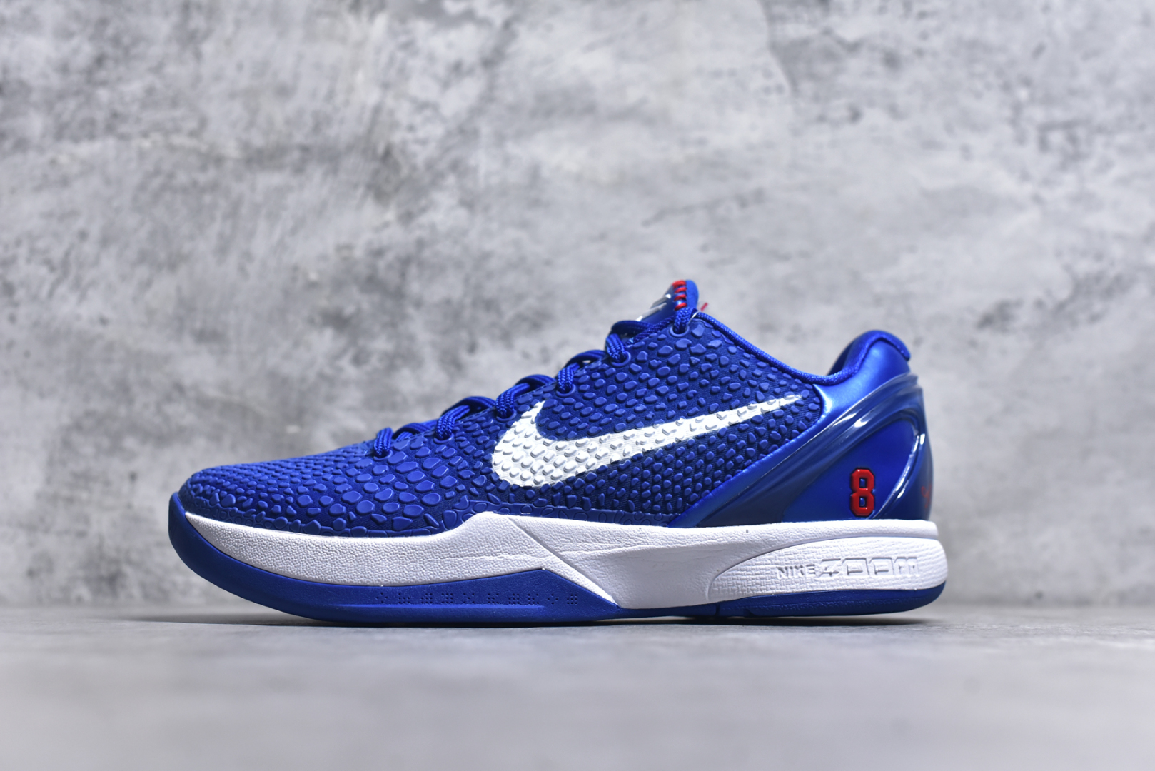 #灭世海外版 NK Zoom Kobe 6 Protro 科比六代 道奇蓝白 CW2190-400 纯原海外版气垫品质吊打各路纯原 气压➕耐久双重保障 前掌ZOOM TURBO➕后掌马蹄Zoom 后掌澎湃脚感无出其右 全套冲刀改版 鞋型还原度95% 宽脚选手必入货品 鞋头2.5mm上翘空间 不挤脚 完美释放脚趾活动空间 正码正拍 脚型适配性 市场最强没有之一 鞋面工艺全新升级 100%对标正品 原厂聚氨酯蛇鳞 珠光密度同步正品 Swoosh喷漆工艺 还原度接近100% 全新后跟TPU模具 正确S型弧度 区分市场纯原（市场纯原采用公版模具 后跟TPU几乎无弧度）国产天花板橡胶配方 抓地力爆炸 海外口碑炸裂 鞋舌LOGO正确内嵌压印 原厂碳板 正确原盒 厚积薄发 王者归来 拒绝杀猪 拒绝套路 灭世纯原海外版科比系列 致力打造实战第一标杆 尺码：39-47.5 全新模具 正码正拍-选品中心