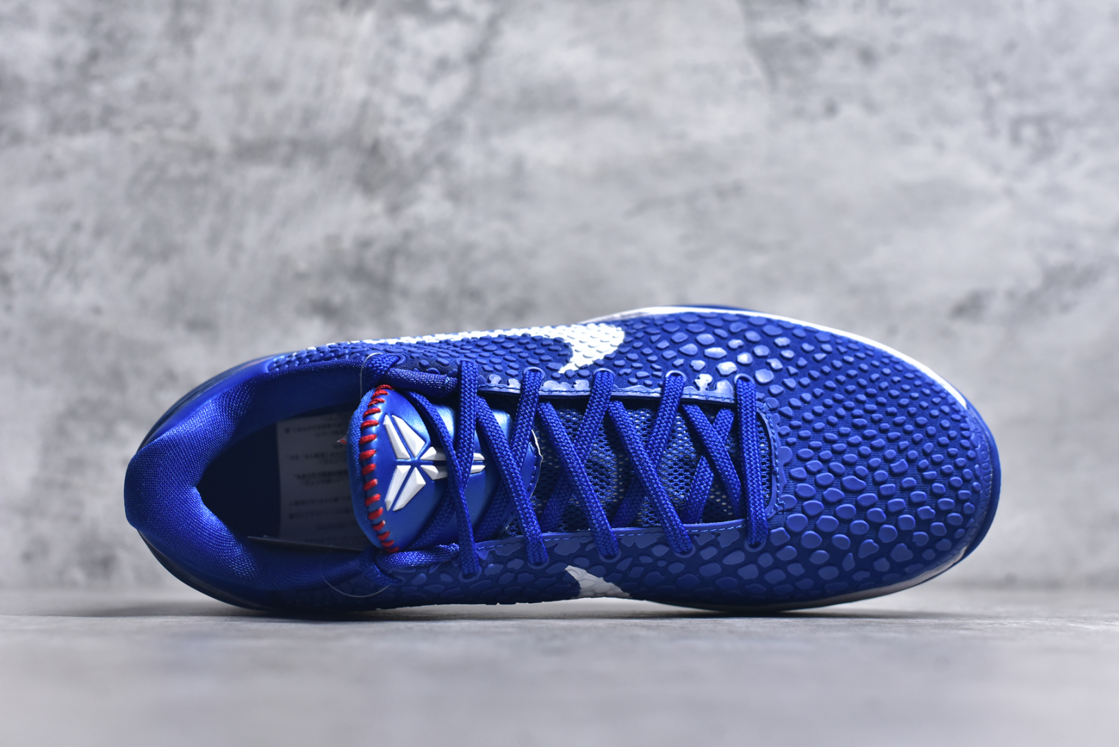 图片[4]-#灭世海外版 NK Zoom Kobe 6 Protro 科比六代 道奇蓝白 CW2190-400 纯原海外版气垫品质吊打各路纯原 气压➕耐久双重保障 前掌ZOOM TURBO➕后掌马蹄Zoom 后掌澎湃脚感无出其右 全套冲刀改版 鞋型还原度95% 宽脚选手必入货品 鞋头2.5mm上翘空间 不挤脚 完美释放脚趾活动空间 正码正拍 脚型适配性 市场最强没有之一 鞋面工艺全新升级 100%对标正品 原厂聚氨酯蛇鳞 珠光密度同步正品 Swoosh喷漆工艺 还原度接近100% 全新后跟TPU模具 正确S型弧度 区分市场纯原（市场纯原采用公版模具 后跟TPU几乎无弧度）国产天花板橡胶配方 抓地力爆炸 海外口碑炸裂 鞋舌LOGO正确内嵌压印 原厂碳板 正确原盒 厚积薄发 王者归来 拒绝杀猪 拒绝套路 灭世纯原海外版科比系列 致力打造实战第一标杆 尺码：39-47.5 全新模具 正码正拍-选品中心