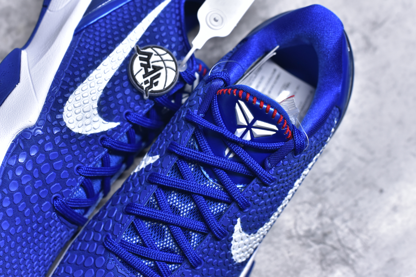 图片[9]-#灭世海外版 NK Zoom Kobe 6 Protro 科比六代 道奇蓝白 CW2190-400 纯原海外版气垫品质吊打各路纯原 气压➕耐久双重保障 前掌ZOOM TURBO➕后掌马蹄Zoom 后掌澎湃脚感无出其右 全套冲刀改版 鞋型还原度95% 宽脚选手必入货品 鞋头2.5mm上翘空间 不挤脚 完美释放脚趾活动空间 正码正拍 脚型适配性 市场最强没有之一 鞋面工艺全新升级 100%对标正品 原厂聚氨酯蛇鳞 珠光密度同步正品 Swoosh喷漆工艺 还原度接近100% 全新后跟TPU模具 正确S型弧度 区分市场纯原（市场纯原采用公版模具 后跟TPU几乎无弧度）国产天花板橡胶配方 抓地力爆炸 海外口碑炸裂 鞋舌LOGO正确内嵌压印 原厂碳板 正确原盒 厚积薄发 王者归来 拒绝杀猪 拒绝套路 灭世纯原海外版科比系列 致力打造实战第一标杆 尺码：39-47.5 全新模具 正码正拍-选品中心