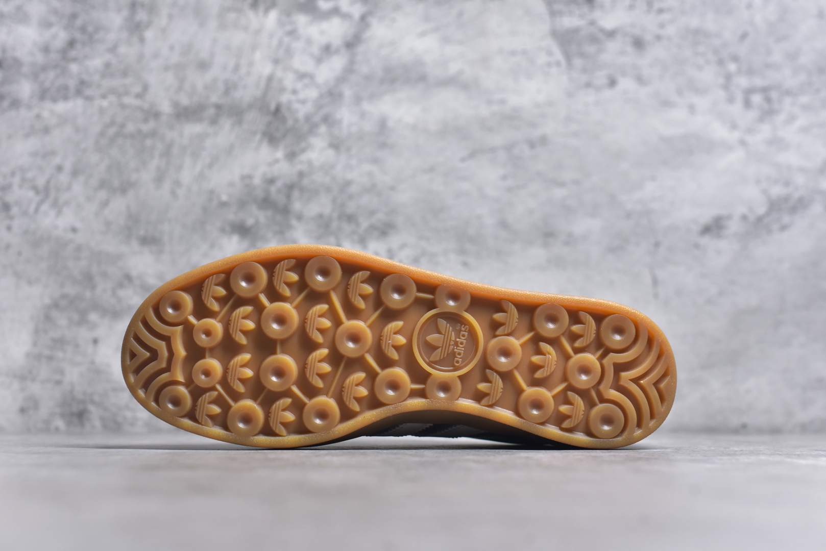 图片[6]-#AD Gazelle Indoor Trainers 羚羊内训系列低帮复古百搭休闲运动德训风板鞋 JR1206 90年代经典的复刻版！自60年代以足球训练鞋面世以来,Gazelle就以其经典设计席卷全球。1991年版本的复刻,再造经典Gazelle。采用皮革打造,搭配浊色细节,让这款经典更加简约。尺码：36 36⅔ 37⅓ 38 38⅔ 39⅓ 40 40⅔ 41⅓ 42 42⅔ 43⅓ 44⅓ 44⅔ 45-选品中心