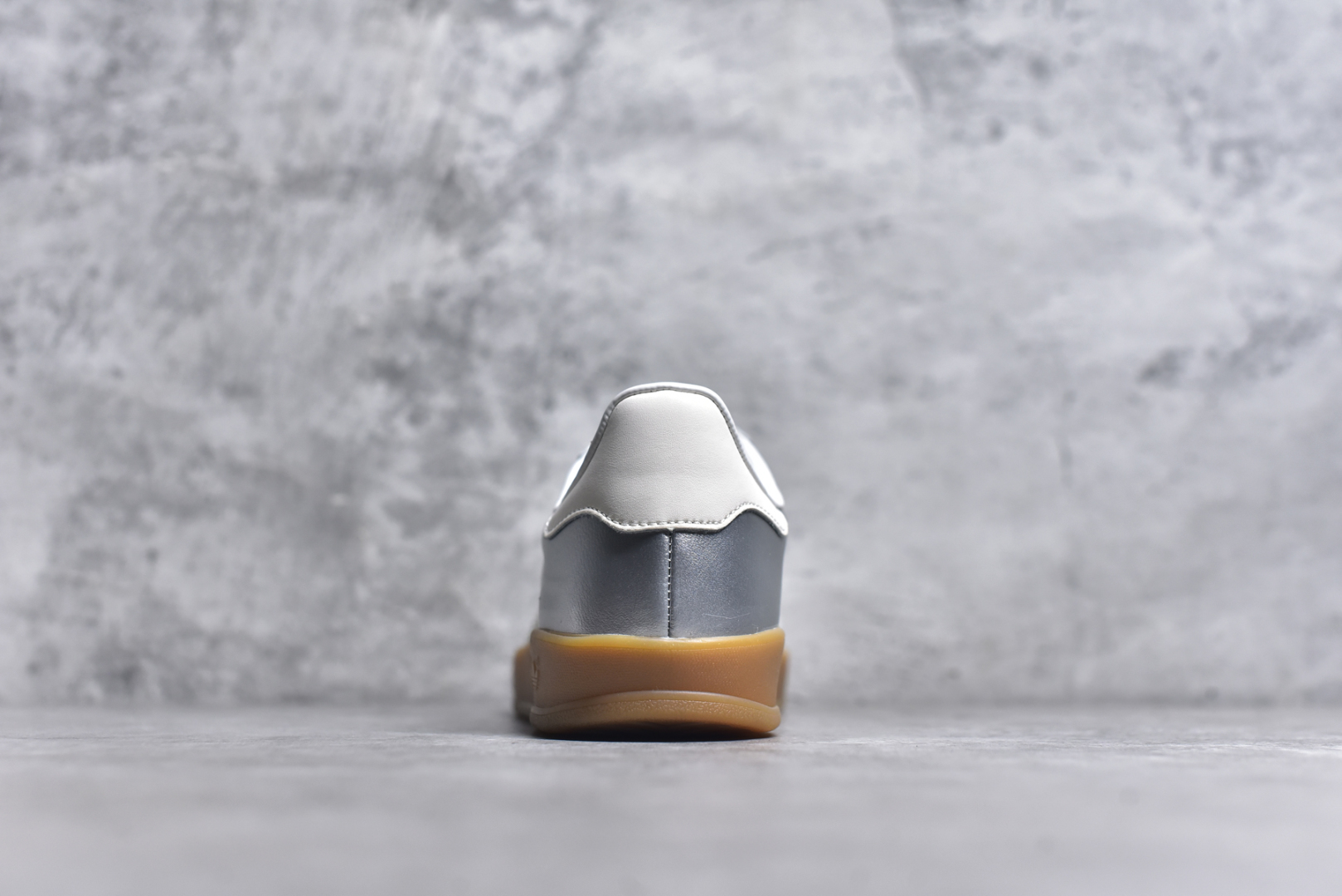 图片[5]-#AD Gazelle Indoor Trainers 羚羊内训系列低帮复古百搭休闲运动德训风板鞋 JR1206 90年代经典的复刻版！自60年代以足球训练鞋面世以来,Gazelle就以其经典设计席卷全球。1991年版本的复刻,再造经典Gazelle。采用皮革打造,搭配浊色细节,让这款经典更加简约。尺码：36 36⅔ 37⅓ 38 38⅔ 39⅓ 40 40⅔ 41⅓ 42 42⅔ 43⅓ 44⅓ 44⅔ 45-选品中心