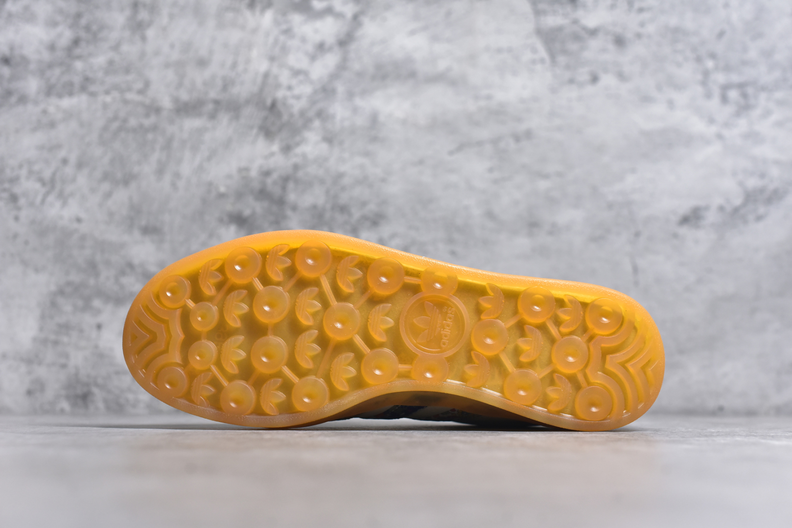 图片[6]-#AD Gazelle Indoor Trainers 羚羊内训系列低帮复古百搭休闲运动德训风板鞋 JH7370 90年代经典的复刻版！自60年代以足球训练鞋面世以来,Gazelle就以其经典设计席卷全球。1991年版本的复刻,再造经典Gazelle。采用皮革打造,搭配浊色细节,让这款经典更加简约。尺码：36 36⅔ 37⅓ 38 38⅔ 39⅓ 40 40⅔ 41⅓ 42 42⅔ 43⅓ 44⅓ 44⅔ 45-选品中心