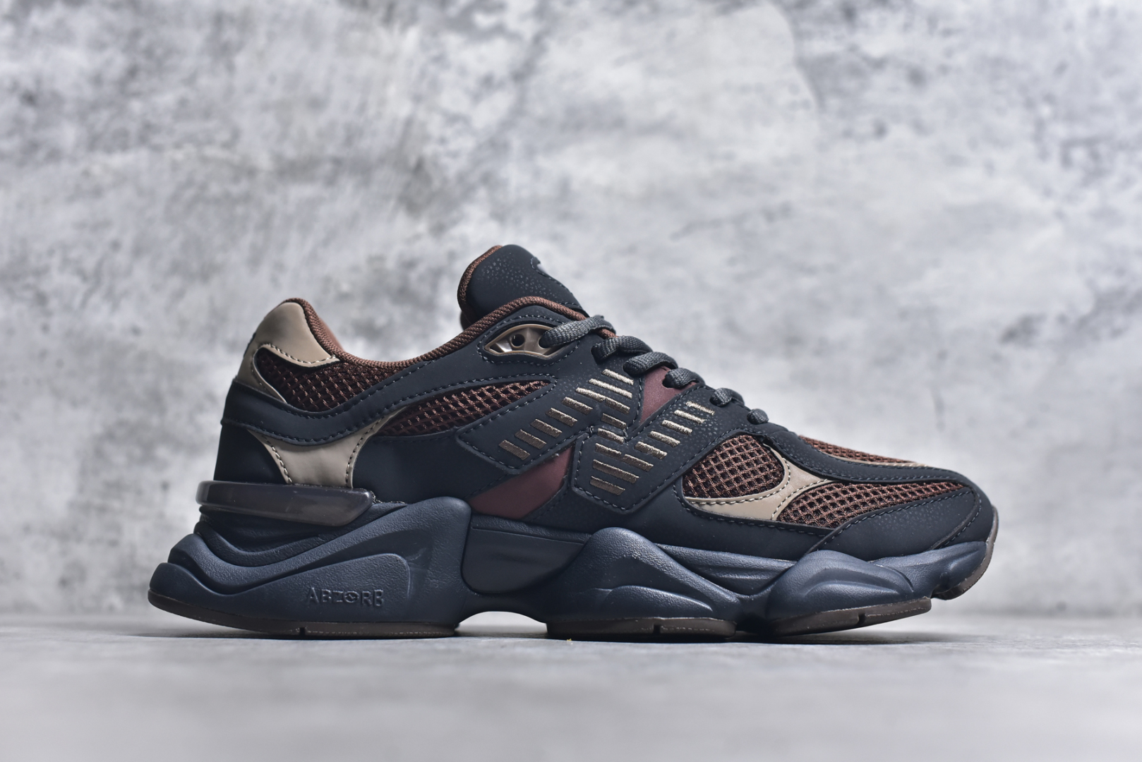 图片[3]-#Joe Freshgoods x New Balance 公司级版本 NB9060 联名款 复古休闲运动慢跑鞋 鞋款灵感源自设计师本人对夏日的怀日回忆。鞋面大身由空间双格及磨砂鞋面拼接而生，配以柔和、温暖的粉橘色调，夏日氛围拉满#采用大面积网眼以及麂皮材质覆盖鞋身，还原经典气质。搭载ABZORB避震科技，由泡沫聚酯制成，上脚可以有效减少由鞋底反弹对身体及双腿的冲击力 货号： U9060 尺码：36 37 37.5Joe Freshgoods x New Balance 公司级版本 NB9060 联名款 复古休闲运动慢跑鞋 鞋款灵感源自设计师本人对夏日的怀日回忆。鞋面大身由空间双格及磨砂鞋面拼接而生，配以柔和、温暖的粉橘色调，夏日氛围拉满#采用大面积网眼以及麂皮材质覆盖鞋身，还原经典气质。搭载ABZORB避震科技，由泡沫聚酯制成，上脚可以有效减少由鞋底反弹对身体及双腿的冲击力 货号： U9060 尺码：36-46-选品中心