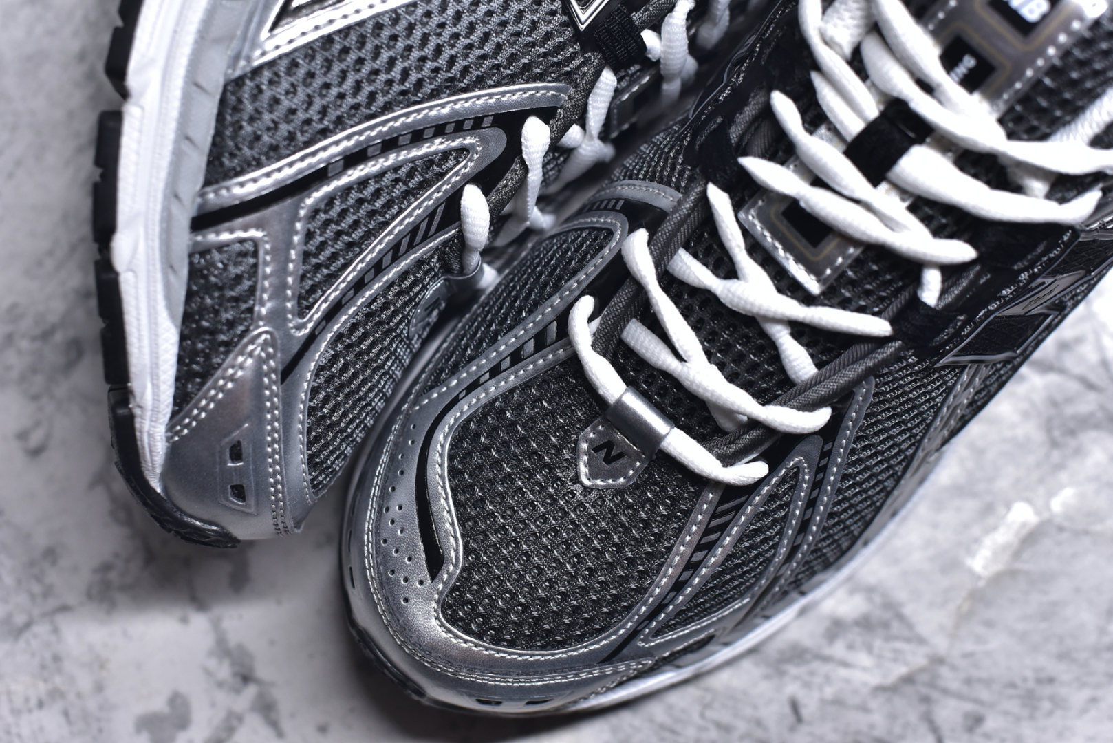 图片[8]-#New Balance M1906系列 银黑色 复古单品宝藏老爹鞋款 纯原版本 复古元素叠加 质感超级棒 楦版型材料细节做工精细 作为NB最经典的档案鞋型之一 与2002一样，1906有着NB最成熟的技术加持和复古款式，而本次推出的版本参照2002r的定位，相信会在性价两端做出权衡。单从造型上来看，依旧是vibe风格，味道很正，细节也很酷，这双1906r无疑必能打入复古跑鞋爱好者的年度鞋款名录 货号：U1906RCG 尺码：36-46.5-选品中心