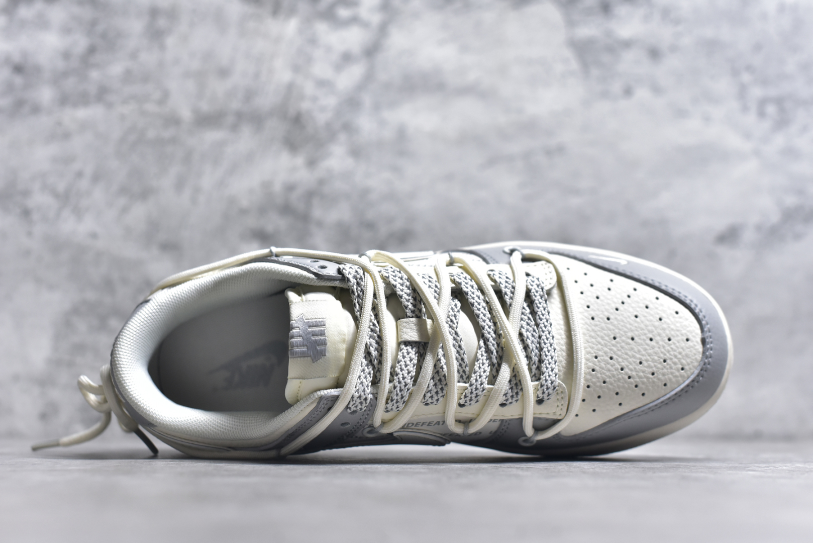 图片[4]-#Nike SB Dunk Low UN系列 绑带字幕白勾 周年高端定制 低帮休闲板鞋 DM6868-079 #定制鞋盒 大厂纯原品质出货 超高清洁度 皮料切割干净无任何毛边 细节完美 尺码：36 36.5 37.5 38 36.5 39 40 40.5 41 42 42.5 43 44 44.5 45 9.E5-选品中心