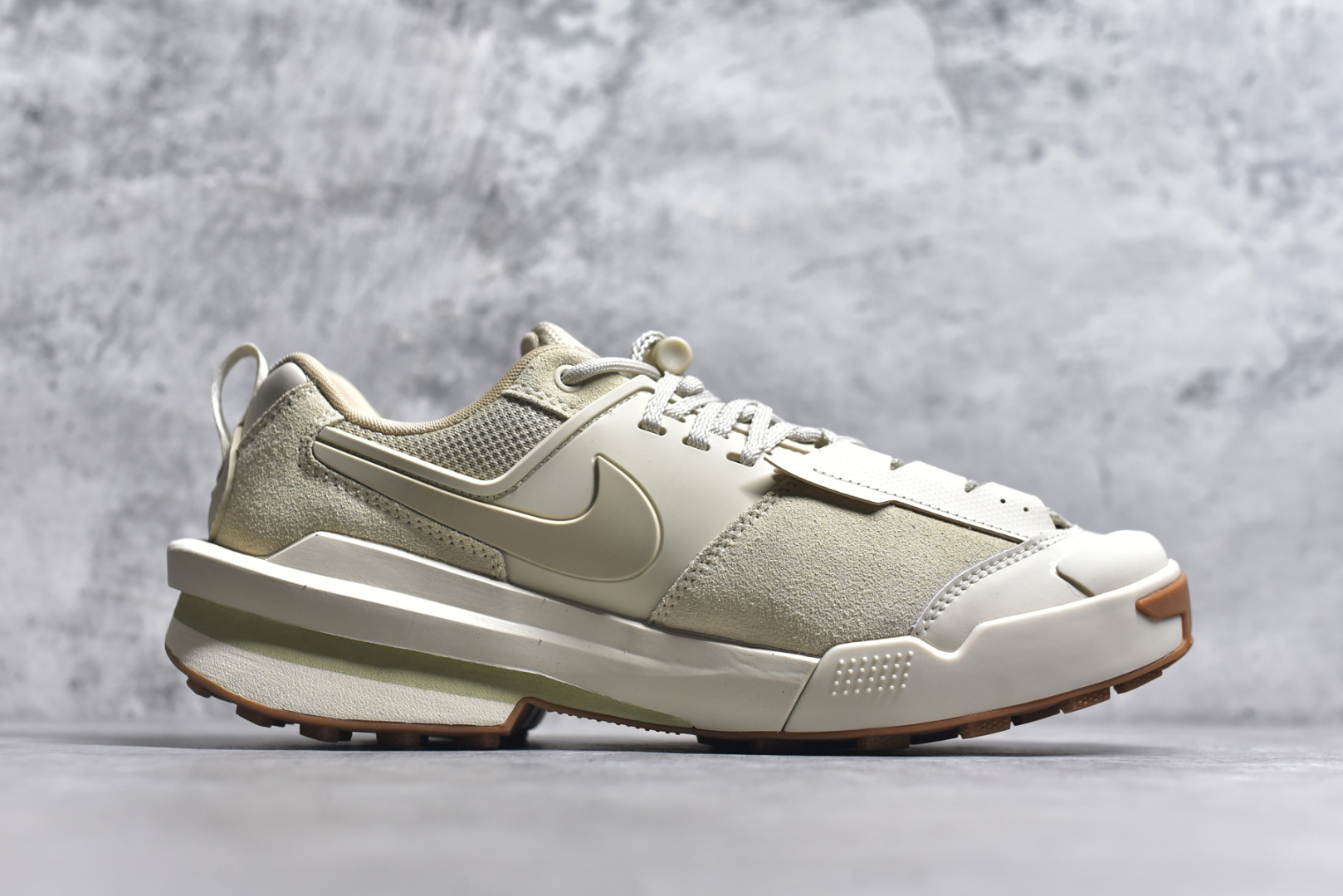 图片[3]-#Sacai x Nike Zegamadome 联名鞋款 整双鞋采用了 Zoom X 缓震科技和 Vibram 外底，在保证舒适度的同时又兼顾了耐用性，并且提供了出色的抓地力。鞋面则是全新 ZoomX Zegama 科技，将网眼和绒面革材质融合而成的全新科技面料，兼顾透气性与耐用性。 货号：HQ8618-101 尺码：36 36.5 37.5 38 38.5 39 40 40.5 41 42 42.5 43 44 45 46 lD：HL552500415 尺码：36～46-选品中心