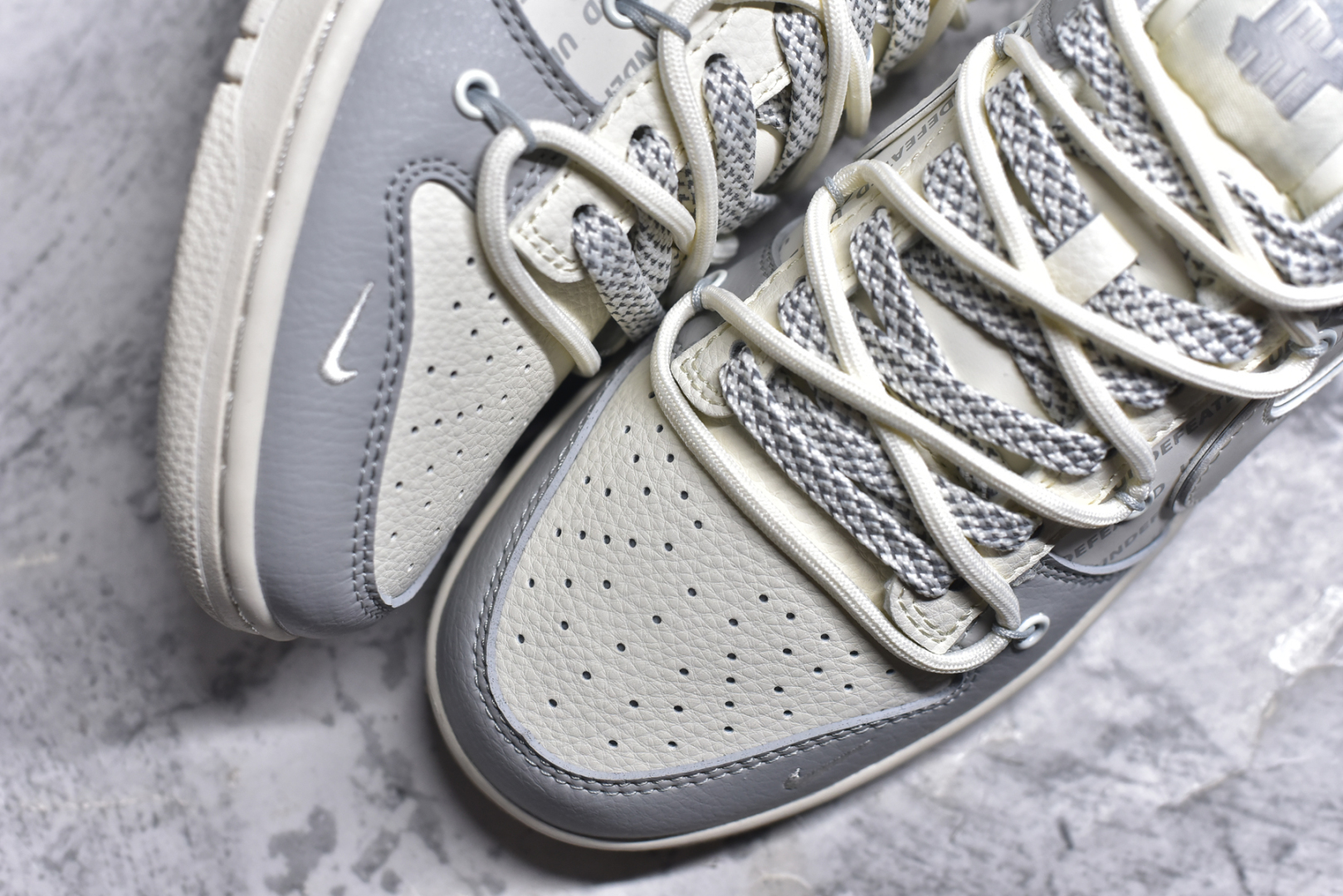 图片[8]-#Nike SB Dunk Low UN系列 绑带字幕白勾 周年高端定制 低帮休闲板鞋 DM6868-079 #定制鞋盒 大厂纯原品质出货 超高清洁度 皮料切割干净无任何毛边 细节完美 尺码：36 36.5 37.5 38 36.5 39 40 40.5 41 42 42.5 43 44 44.5 45 9.E5-选品中心