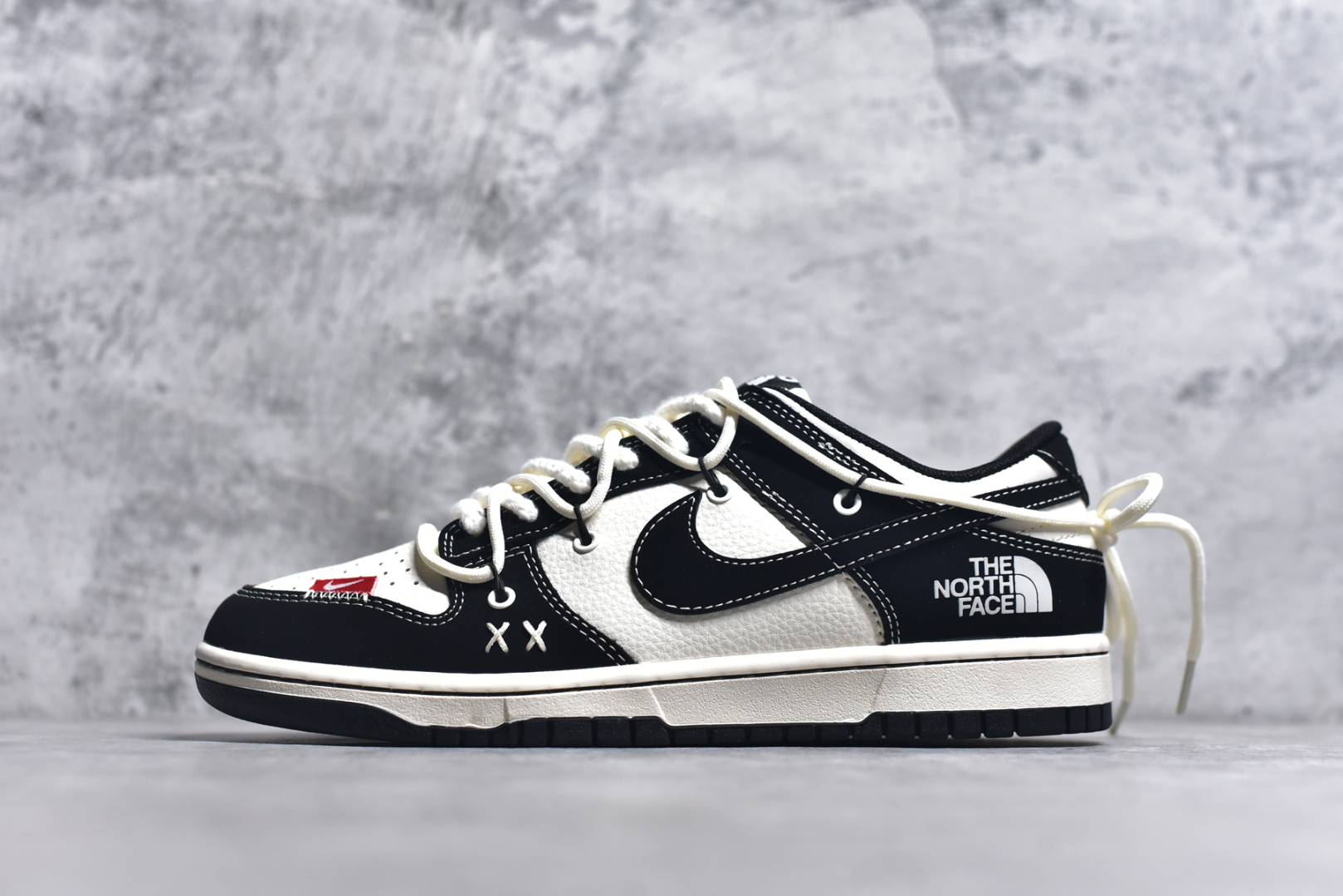 #Nike SB Dunk Low 北面系列 绑带黑白黑勾 周年高端定制 低帮休闲板鞋 YX5066-287 #定制鞋盒 大厂纯原品质出货 超高清洁度 皮料切割干净无任何毛边 细节完美 尺码：36 36.5 37.5 38 36.5 39 40 40.5 41 42 42.5 43 44 44.5 45 9.E5-选品中心