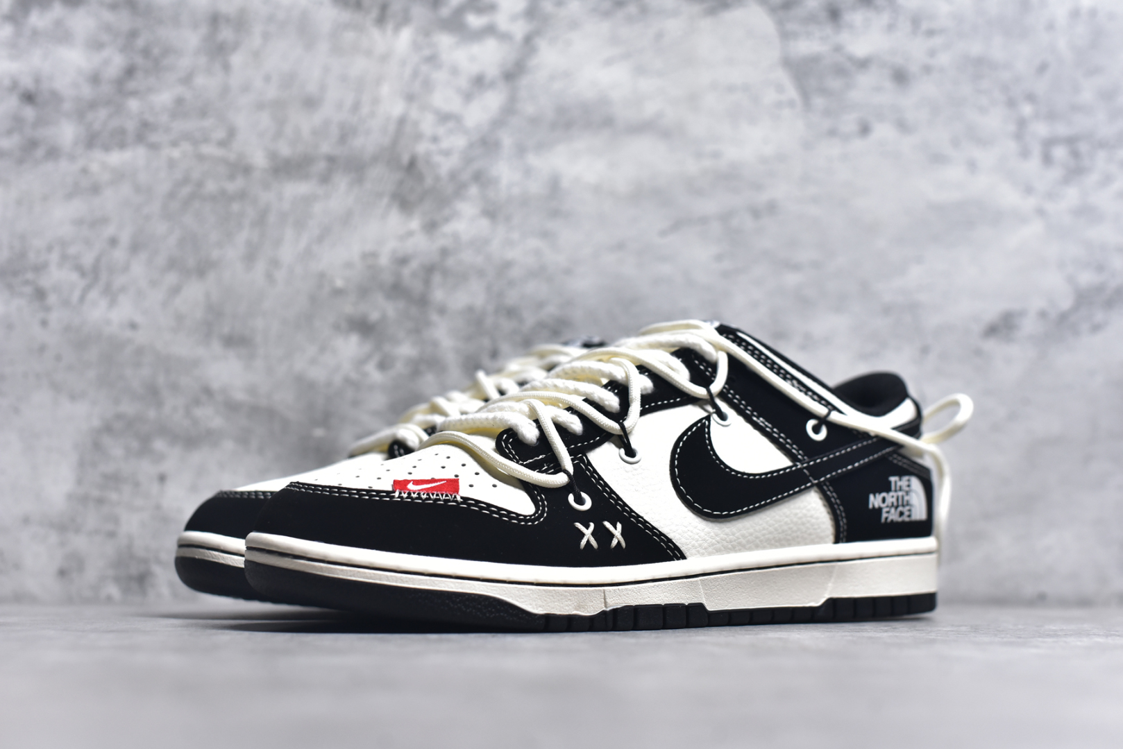 图片[2]-#Nike SB Dunk Low 北面系列 绑带黑白黑勾 周年高端定制 低帮休闲板鞋 YX5066-287 #定制鞋盒 大厂纯原品质出货 超高清洁度 皮料切割干净无任何毛边 细节完美 尺码：36 36.5 37.5 38 36.5 39 40 40.5 41 42 42.5 43 44 44.5 45 9.E5-选品中心