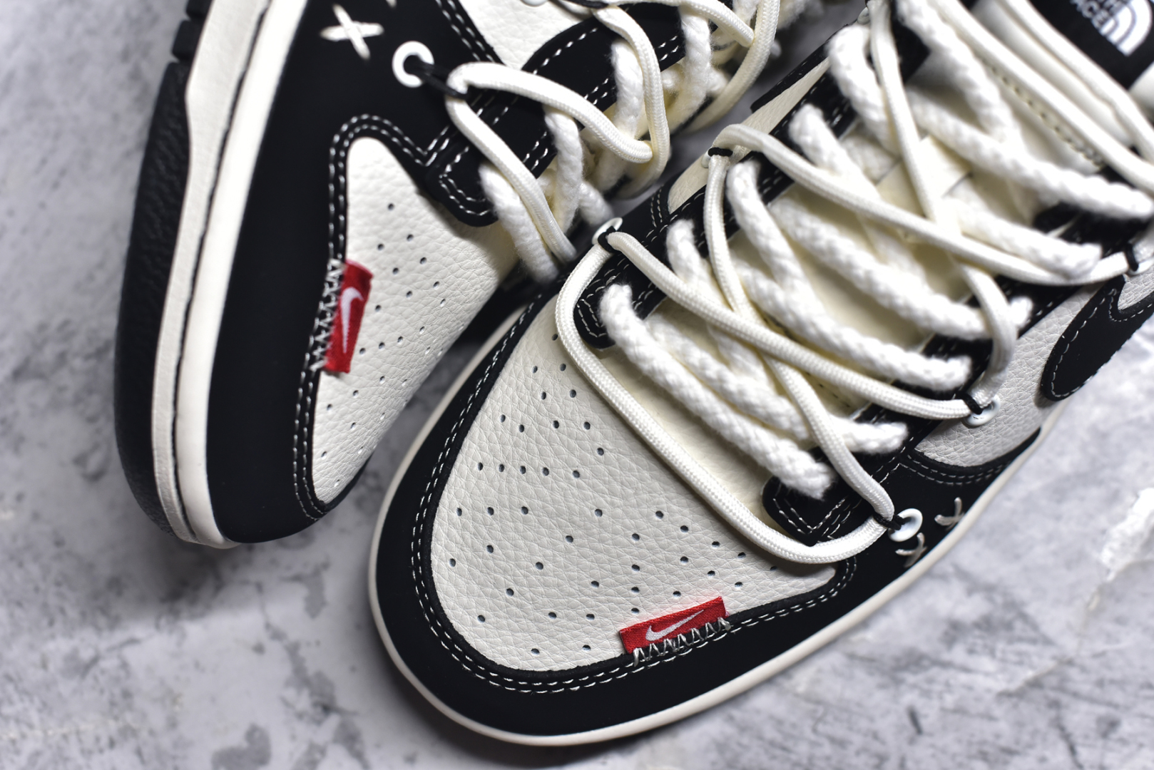 图片[8]-#Nike SB Dunk Low 北面系列 绑带黑白黑勾 周年高端定制 低帮休闲板鞋 YX5066-287 #定制鞋盒 大厂纯原品质出货 超高清洁度 皮料切割干净无任何毛边 细节完美 尺码：36 36.5 37.5 38 36.5 39 40 40.5 41 42 42.5 43 44 44.5 45 9.E5-选品中心