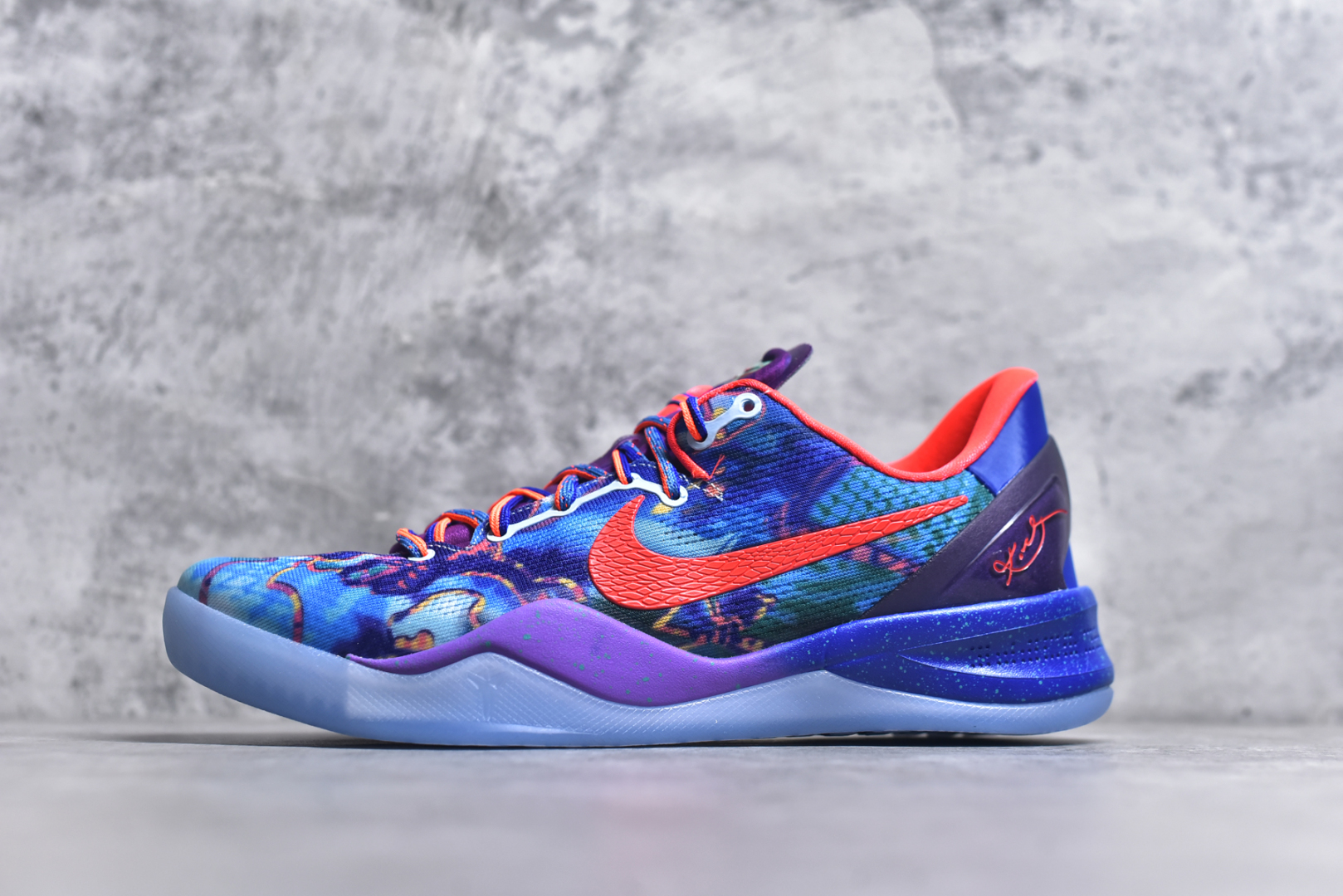#NK Kobe 8 What The Kobe (WTK) 纯原生产线 科比八代 橙蓝拼色鸳鸯 #React科技鞋垫加持 实战配置直接拉满 #原楦纸板开发 鞋身流线型、后跟塑形，区分土肥圆 #原厂针织鞋面一针一线匹配原版 #全身鞋材卡料色独家定制 唯一万针立体刺绣SWOOSH #真实底模最大48.5 实战利器 专供海外市场 货号：HM9621-900 尺码：39-47.5（脚宽、脚胖 建议买大半码）-选品中心