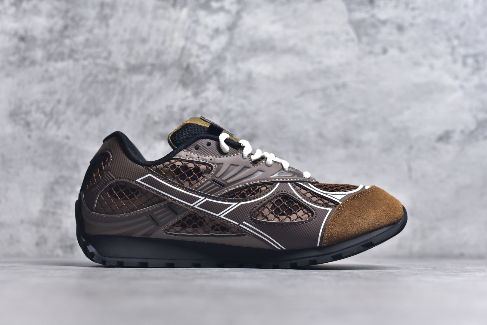 图片[3]-#独家 纯原BOTTEGA VENETA Orbit Runner BV葆蝶家时尚休闲王一博同款老爹鞋运动鞋 原版开发 一比一打造 相似度百分之99以上 市场一梯队级别品质 区别市场任何标文顶级品质版本 采用轻质科技网布面料 搭配几何图案设计橡胶外底 王炸系列 高版本 认准套包工艺 实际增高很多哦 还是一样显腿细非常nice 耐玩耐造 对标对版 套包鞋工艺 认准高版本 大底选用拼色TPU大底 配置原版包装 尺码：39-46-选品中心