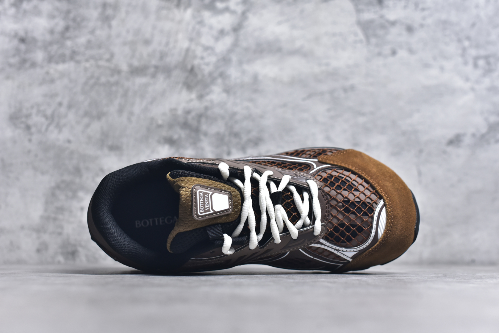 图片[4]-#独家 纯原BOTTEGA VENETA Orbit Runner BV葆蝶家时尚休闲王一博同款老爹鞋运动鞋 原版开发 一比一打造 相似度百分之99以上 市场一梯队级别品质 区别市场任何标文顶级品质版本 采用轻质科技网布面料 搭配几何图案设计橡胶外底 王炸系列 高版本 认准套包工艺 实际增高很多哦 还是一样显腿细非常nice 耐玩耐造 对标对版 套包鞋工艺 认准高版本 大底选用拼色TPU大底 配置原版包装 尺码：39-46-选品中心