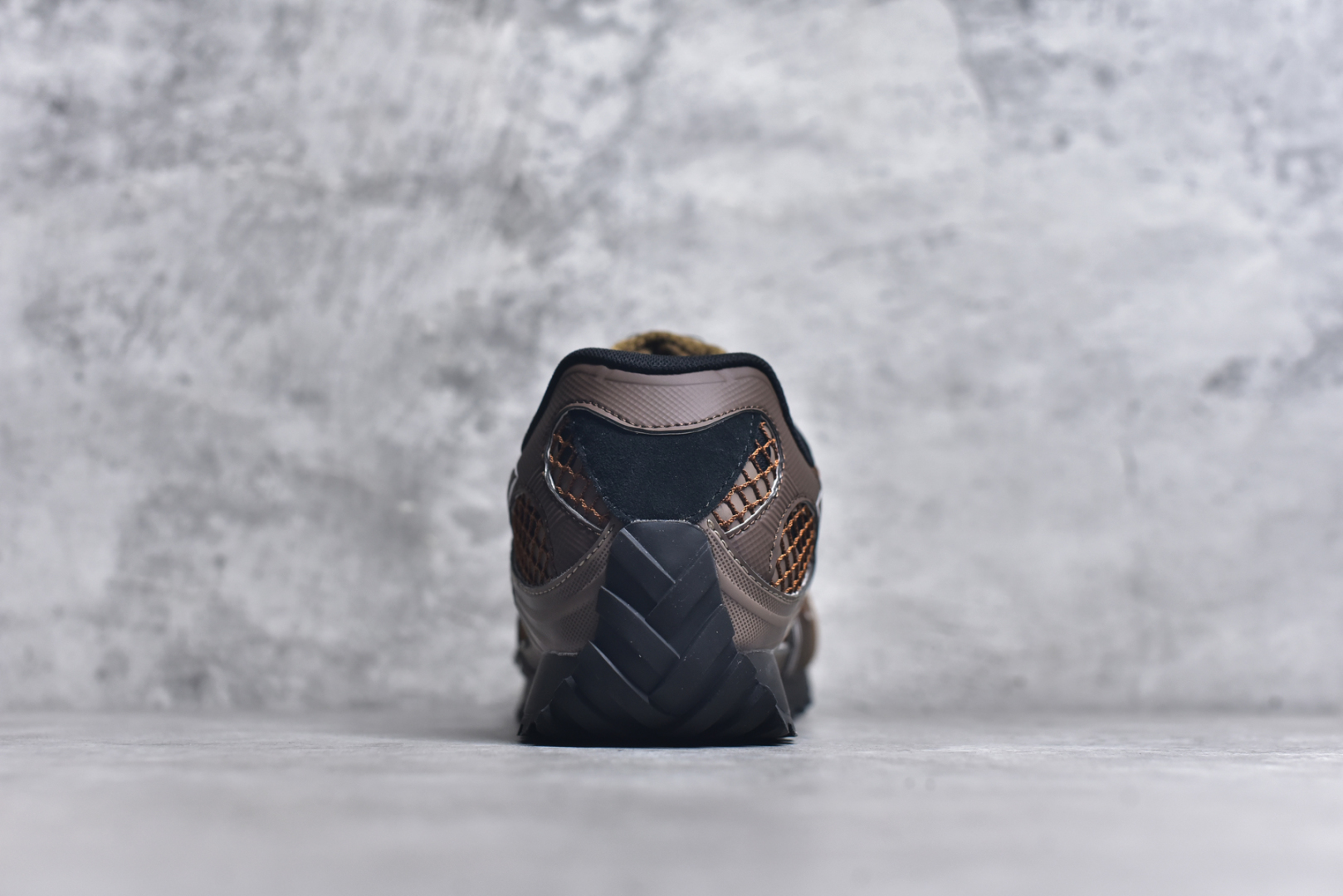 图片[5]-#独家 纯原BOTTEGA VENETA Orbit Runner BV葆蝶家时尚休闲王一博同款老爹鞋运动鞋 原版开发 一比一打造 相似度百分之99以上 市场一梯队级别品质 区别市场任何标文顶级品质版本 采用轻质科技网布面料 搭配几何图案设计橡胶外底 王炸系列 高版本 认准套包工艺 实际增高很多哦 还是一样显腿细非常nice 耐玩耐造 对标对版 套包鞋工艺 认准高版本 大底选用拼色TPU大底 配置原版包装 尺码：39-46-选品中心