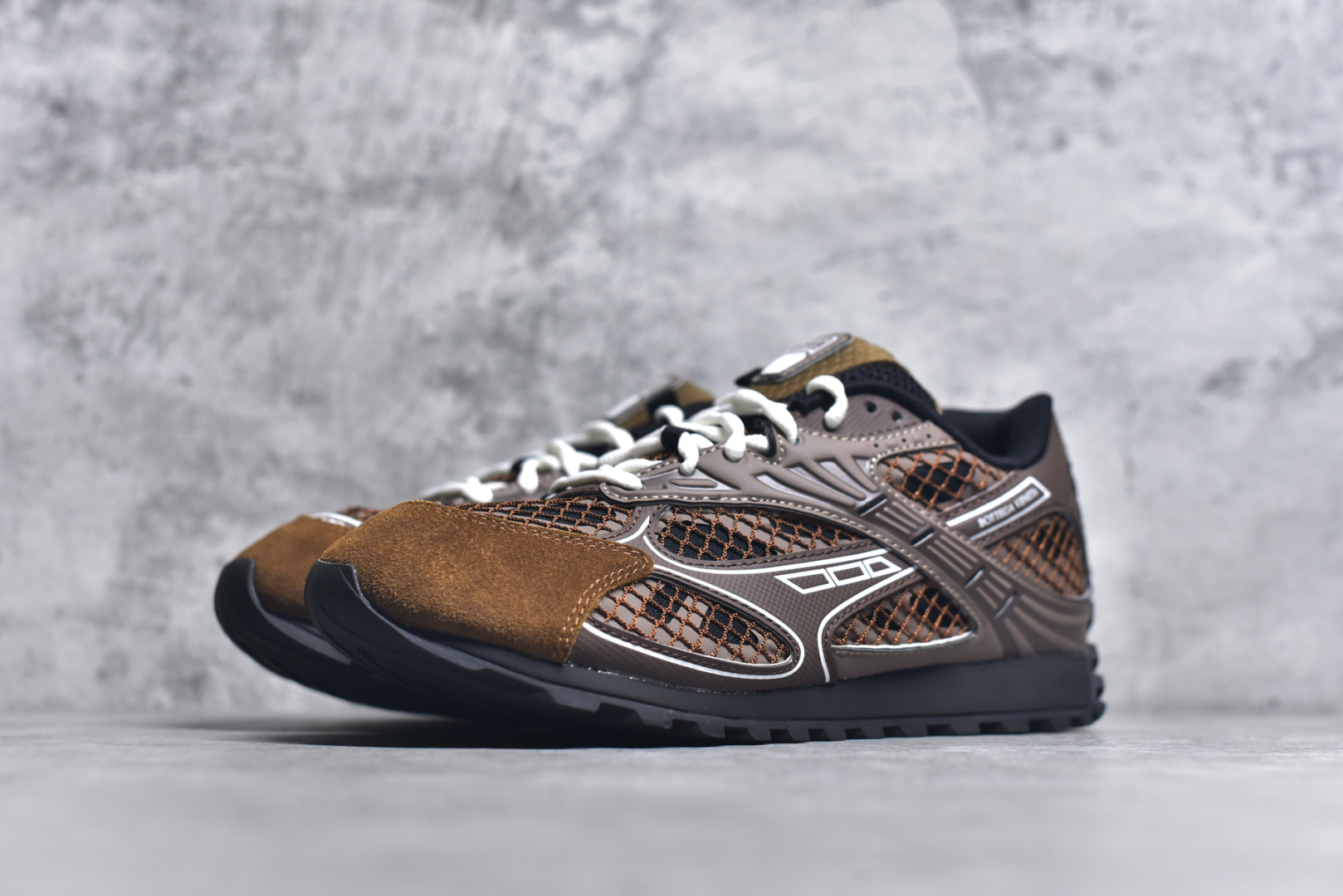 图片[2]-#独家 纯原BOTTEGA VENETA Orbit Runner BV葆蝶家时尚休闲王一博同款老爹鞋运动鞋 原版开发 一比一打造 相似度百分之99以上 市场一梯队级别品质 区别市场任何标文顶级品质版本 采用轻质科技网布面料 搭配几何图案设计橡胶外底 王炸系列 高版本 认准套包工艺 实际增高很多哦 还是一样显腿细非常nice 耐玩耐造 对标对版 套包鞋工艺 认准高版本 大底选用拼色TPU大底 配置原版包装 尺码：39-46-选品中心