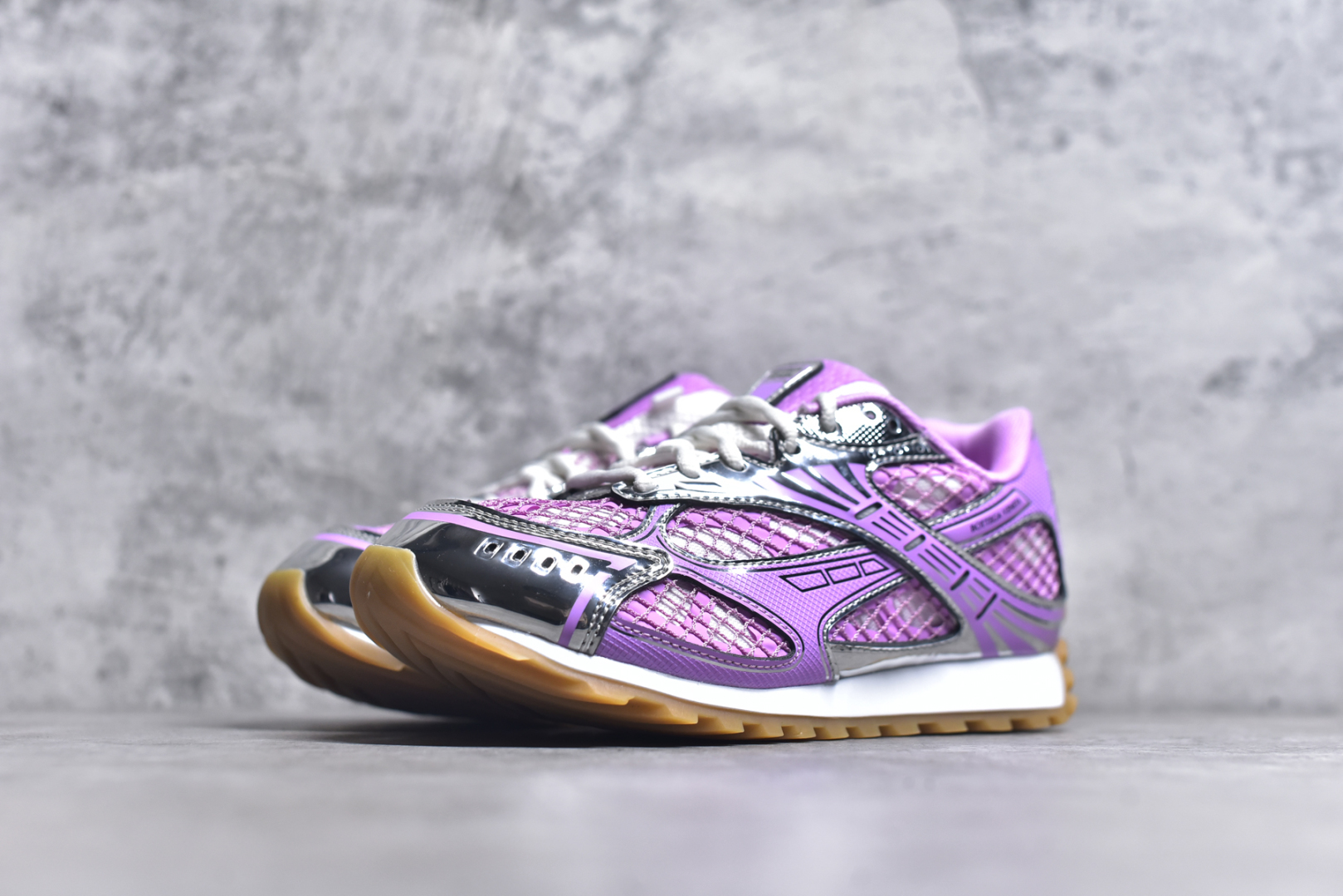 图片[2]-#独家 纯原BOTTEGA VENETA Orbit Runner BV葆蝶家时尚休闲王一博同款老爹鞋运动鞋 原版开发 一比一打造 相似度百分之99以上 市场一梯队级别品质 区别市场任何标文顶级品质版本 采用轻质科技网布面料 搭配几何图案设计橡胶外底 王炸系列 高版本 认准套包工艺 实际增高很多哦 还是一样显腿细非常nice 耐玩耐造 对标对版 套包鞋工艺 认准高版本 大底选用拼色TPU大底 配置原版包装 尺码：35-40-选品中心