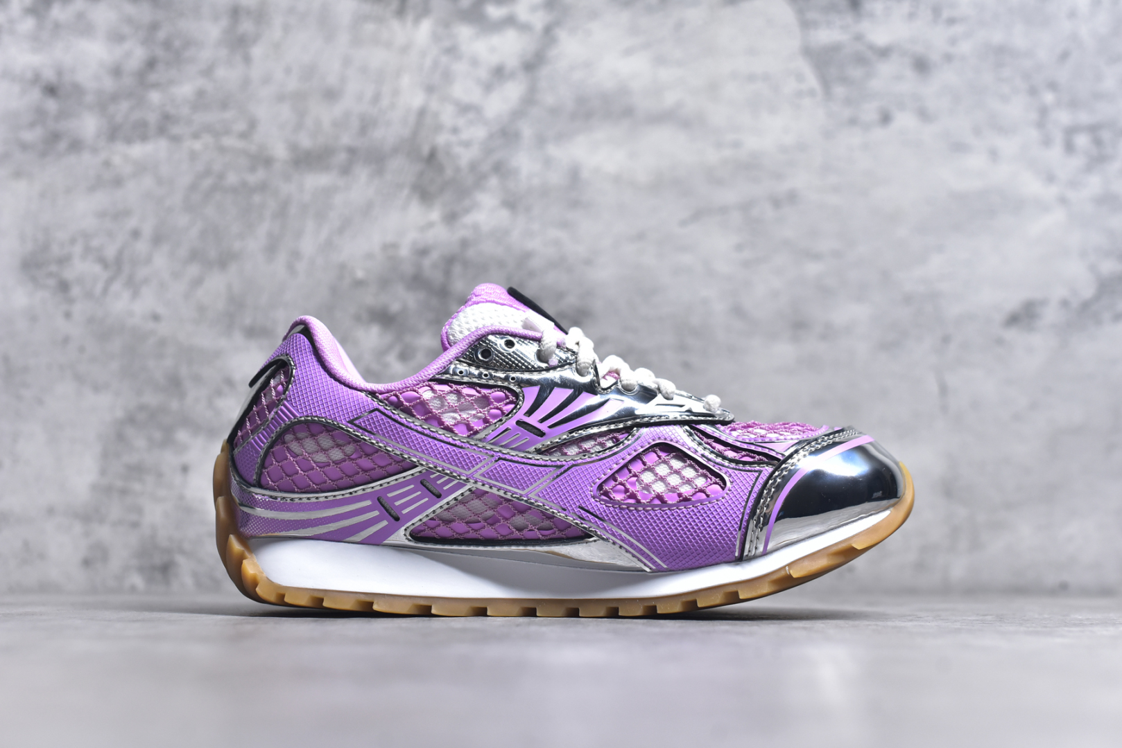 图片[3]-#独家 纯原BOTTEGA VENETA Orbit Runner BV葆蝶家时尚休闲王一博同款老爹鞋运动鞋 原版开发 一比一打造 相似度百分之99以上 市场一梯队级别品质 区别市场任何标文顶级品质版本 采用轻质科技网布面料 搭配几何图案设计橡胶外底 王炸系列 高版本 认准套包工艺 实际增高很多哦 还是一样显腿细非常nice 耐玩耐造 对标对版 套包鞋工艺 认准高版本 大底选用拼色TPU大底 配置原版包装 尺码：35-40-选品中心