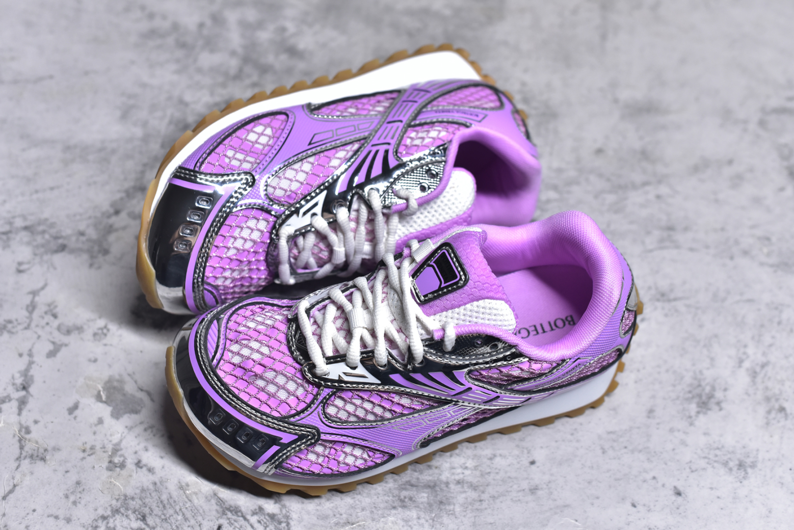 图片[7]-#独家 纯原BOTTEGA VENETA Orbit Runner BV葆蝶家时尚休闲王一博同款老爹鞋运动鞋 原版开发 一比一打造 相似度百分之99以上 市场一梯队级别品质 区别市场任何标文顶级品质版本 采用轻质科技网布面料 搭配几何图案设计橡胶外底 王炸系列 高版本 认准套包工艺 实际增高很多哦 还是一样显腿细非常nice 耐玩耐造 对标对版 套包鞋工艺 认准高版本 大底选用拼色TPU大底 配置原版包装 尺码：35-40-选品中心
