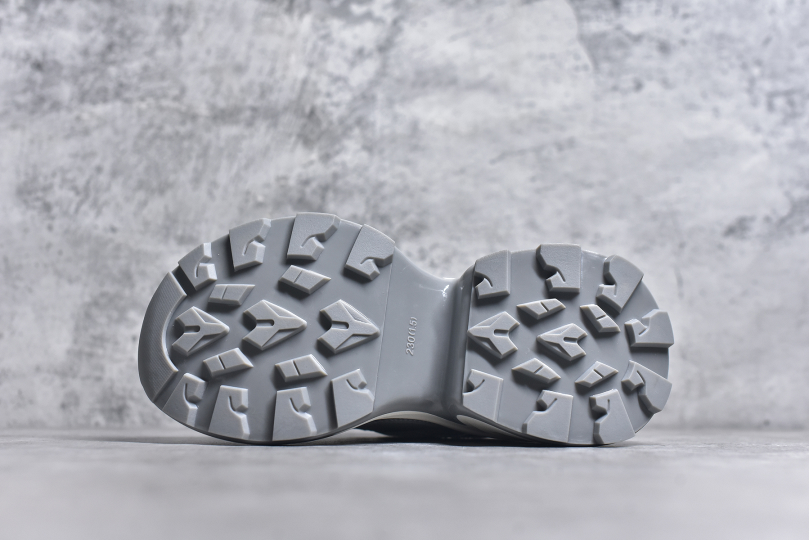 图片[6]-#GG-CC Chunky Low 休闲运动老爹鞋 #广东大厂出品 完美细节 25ss早春新款 大长腿 时髦look轻松定格 不费力展现率性氛围 酷帅机能风不规则设计大底 GGcc杏银红色拼色造型设计 轻便舒适百搭 不管怎么搭都敲好看~尺码：35 36 37 38 39 40-选品中心