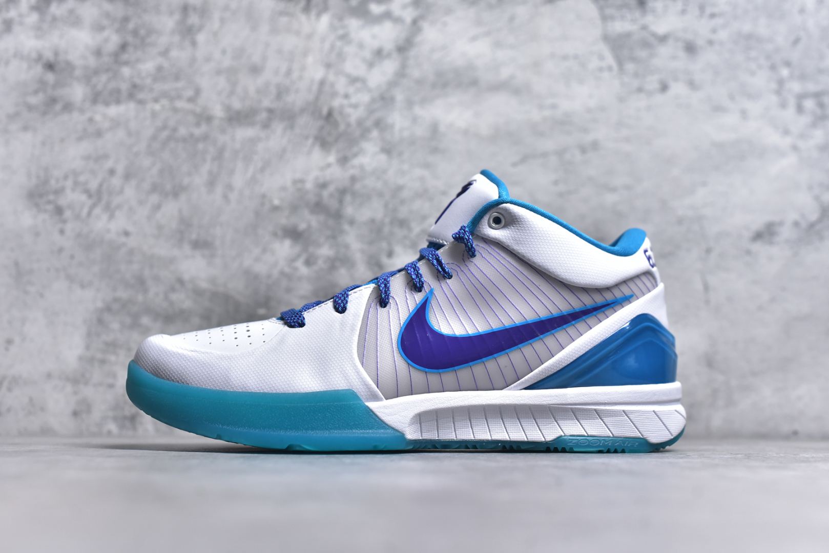 #NK Zoom Kobe 4 Protro 科比四代 选秀日 AV6339-100 Zoom Turbo气垫➕后掌EVA缓震 实战配置直接拉满 原楦纸板开发 鞋身流线型、后跟塑形 区分土肥圆 原档数据3D打印 鞋面细节匹配原版 全身鞋材卡料色独家定制 唯一正确喷漆 SWOOSH NK专利Flyknit飞线科技 给予鞋身足够抗扭矩力 真实底模最大48.5 实战利器 专供海外市场 尺码：40 40.5 41 42 42.5 43 44 44.5 45 46 47.5 48.5 （脚宽、脚胖 建议买大半码）-选品中心