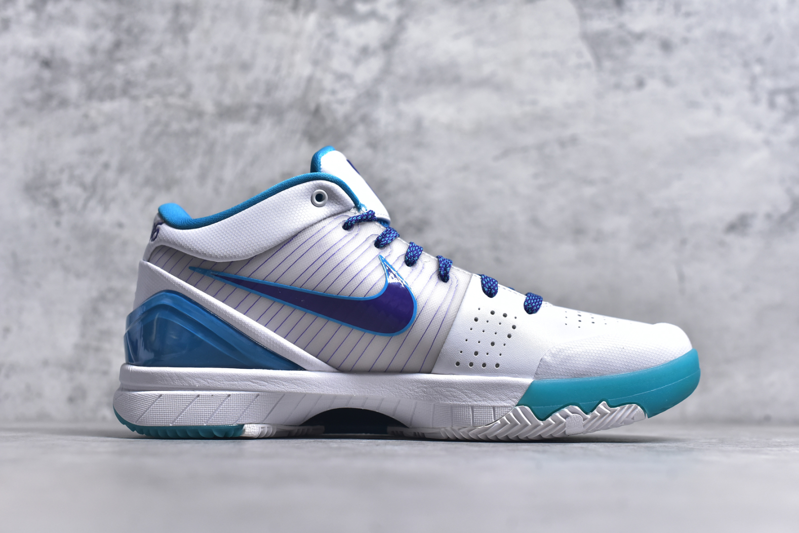 图片[3]-#NK Zoom Kobe 4 Protro 科比四代 选秀日 AV6339-100 Zoom Turbo气垫➕后掌EVA缓震 实战配置直接拉满 原楦纸板开发 鞋身流线型、后跟塑形 区分土肥圆 原档数据3D打印 鞋面细节匹配原版 全身鞋材卡料色独家定制 唯一正确喷漆 SWOOSH NK专利Flyknit飞线科技 给予鞋身足够抗扭矩力 真实底模最大48.5 实战利器 专供海外市场 尺码：40 40.5 41 42 42.5 43 44 44.5 45 46 47.5 48.5 （脚宽、脚胖 建议买大半码）-选品中心