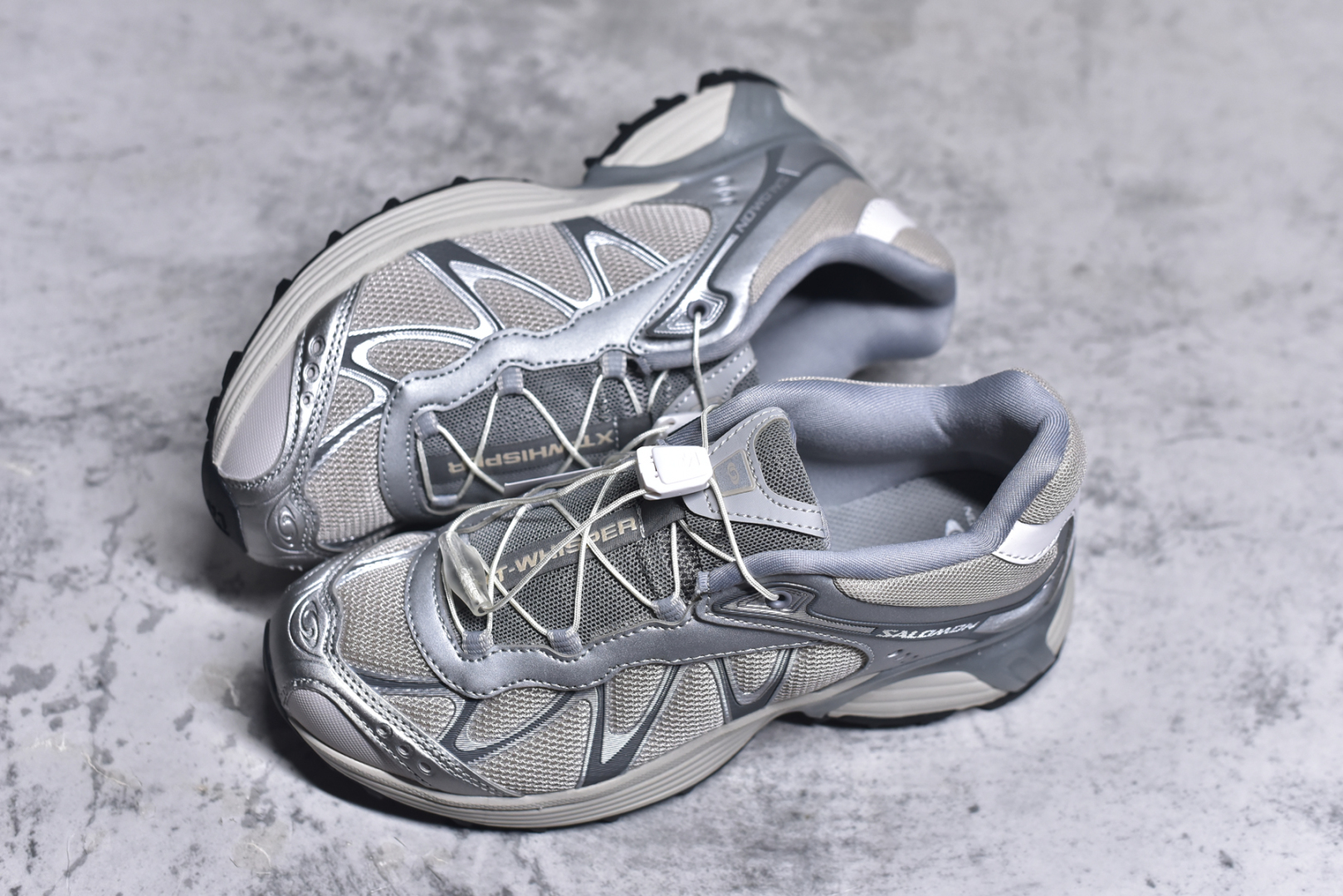 图片[7]-#Salomon XT-Whisper 萨洛蒙 探索者系列户外越野跑鞋 478014-20 #鞋面采用SENSIFIT贴合技术 全方位贴合包裹脚型 鞋跟部鞋底牵引设计 提供强大的抓地性能 更适应野外崎岖不平的道路 其3D ADVANCED CHASSIS底盘 材料轻量大化 钉齿设计更具稳定性、防护性 鞋底易磨损区运用CONTAGRIP高耐磨材料 应对城市硬质路面长距离跑考验 尺码：36 36.5 37 38 38.5 39 40 40.5 41 42 42.5 43 44 44.5 45 46-选品中心