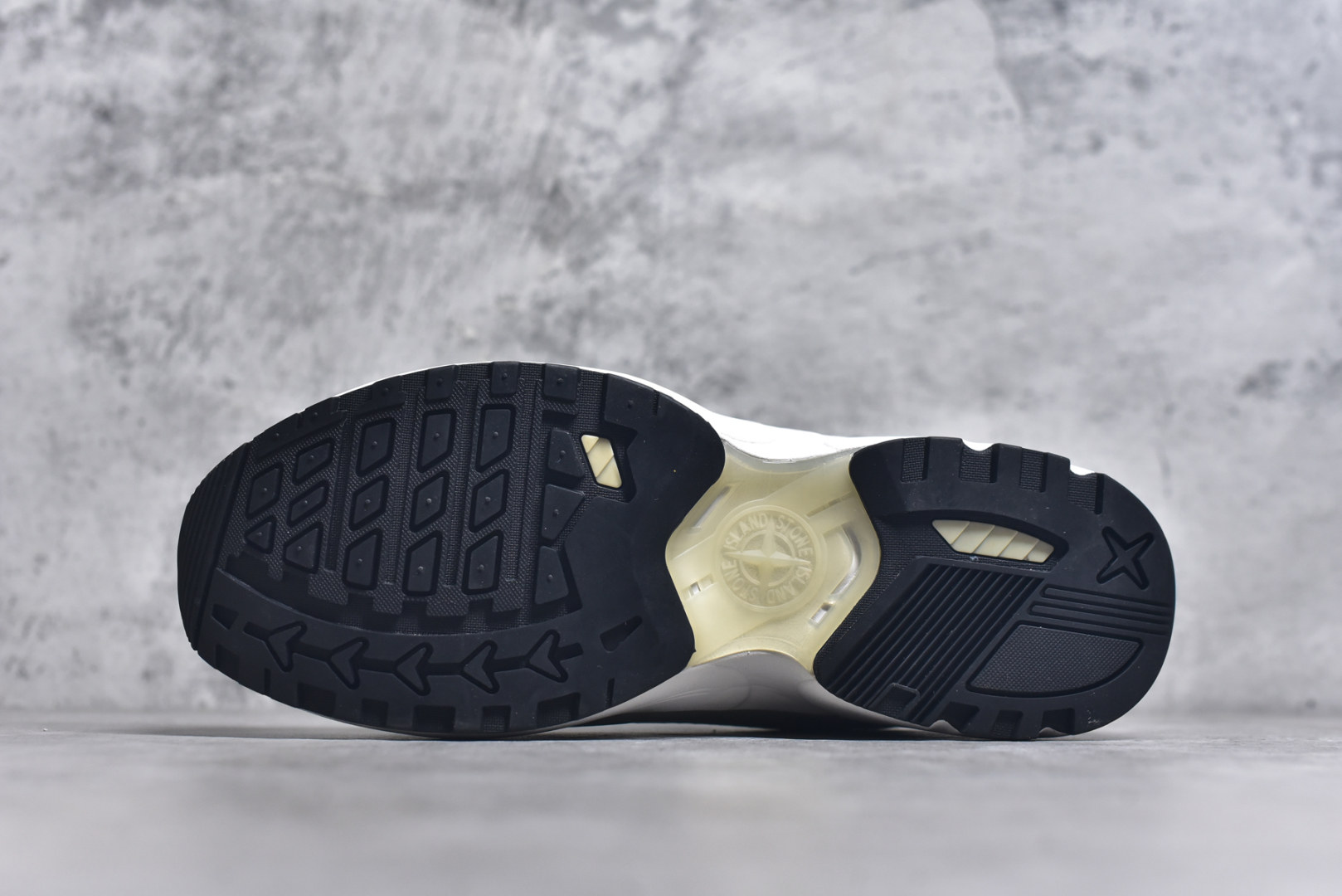 图片[6]-#Stone Island Grime Panelled 石头岛 舒适时尚低帮生活休闲鞋 79FWS0303 #石头岛作不仅是科技面料和织物染色典范并加入了创新机能美学，兼顾功能性与时尚感，颠覆传统休闲服饰的想象。 尺码：36 37 37.5 38 38.5 39.5 40 40.5 41.5 42 42.5 43 44 44.5 45 9.D4-选品中心