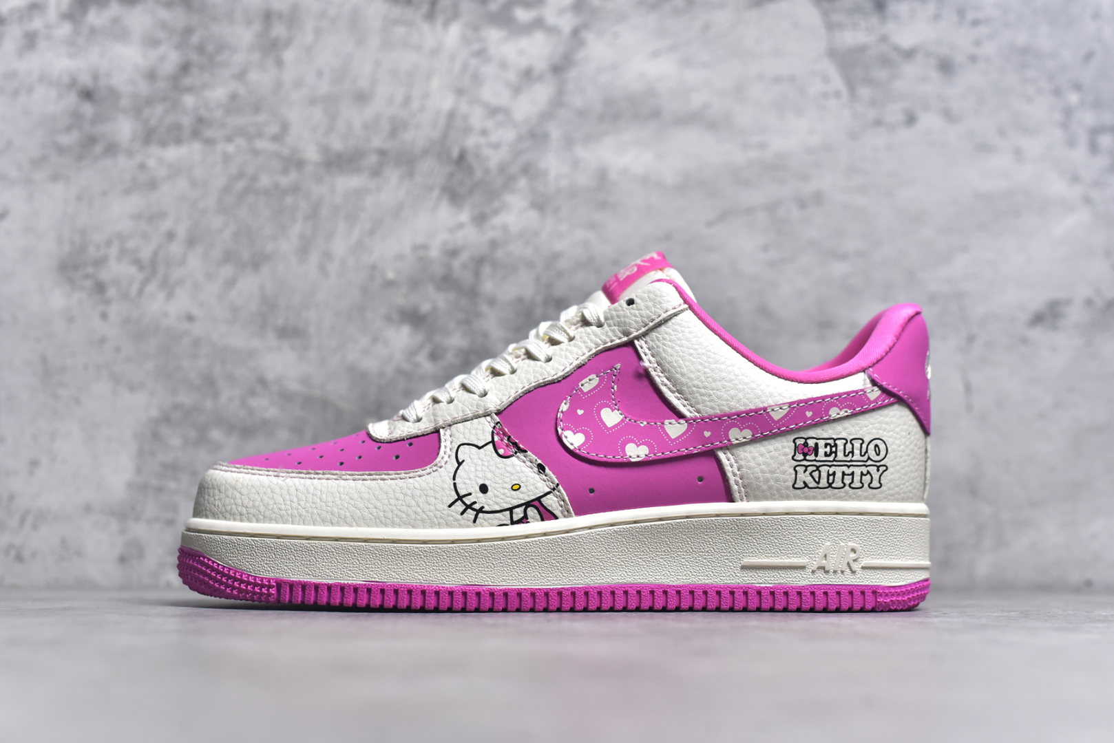 #Nike Air Force 1\’07 Low 卡通猫联名 粉色卡通猫 空军一号低帮休闲板鞋 KK1988-082 #原楦头原纸板 原装鞋盒 定制五金配件 内置全掌气垫 原厂鞋底 尺码：36 36.5 37.5 38 38.5 39 40 40.5 41 42 42.5 43 44 44.5 45 9.D4-选品中心