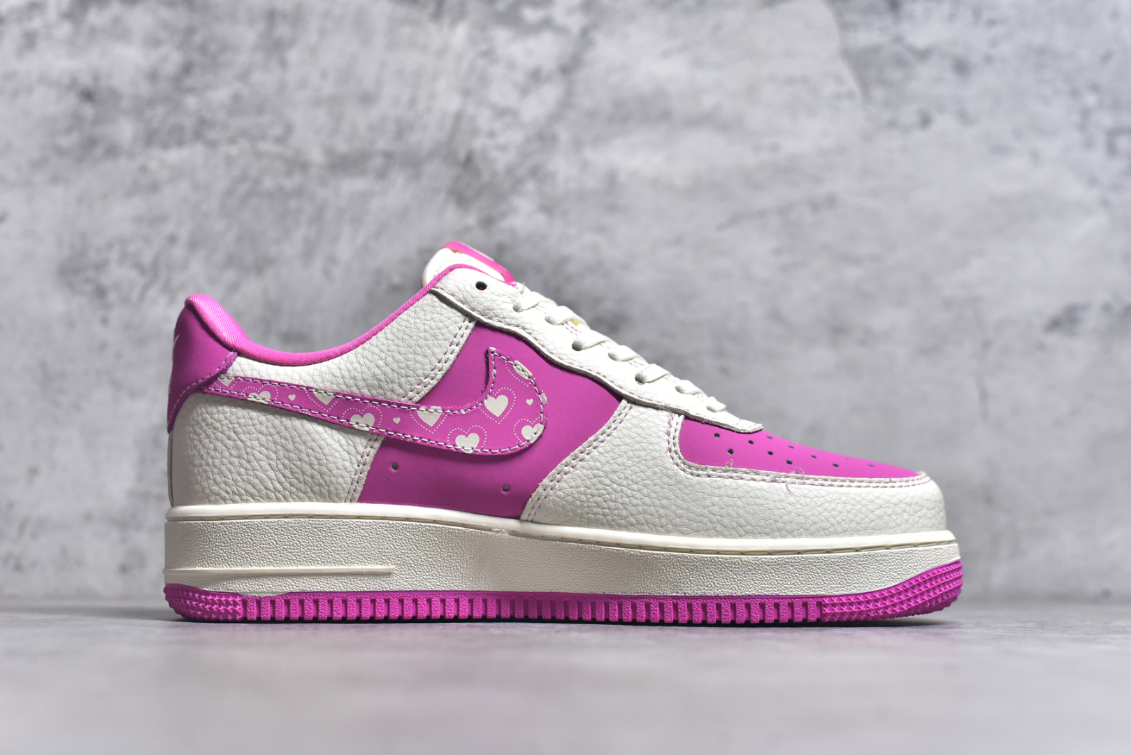 图片[3]-#Nike Air Force 1\’07 Low 卡通猫联名 粉色卡通猫 空军一号低帮休闲板鞋 KK1988-082 #原楦头原纸板 原装鞋盒 定制五金配件 内置全掌气垫 原厂鞋底 尺码：36 36.5 37.5 38 38.5 39 40 40.5 41 42 42.5 43 44 44.5 45 9.D4-选品中心