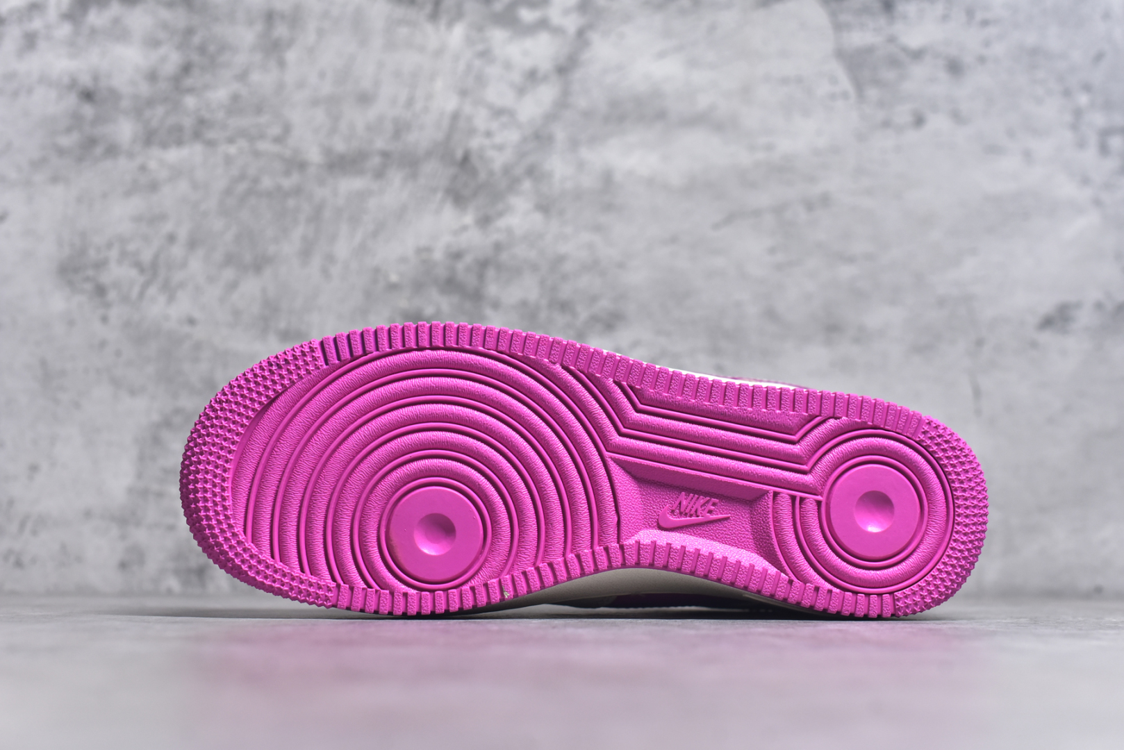 图片[6]-#Nike Air Force 1\’07 Low 卡通猫联名 粉色卡通猫 空军一号低帮休闲板鞋 KK1988-082 #原楦头原纸板 原装鞋盒 定制五金配件 内置全掌气垫 原厂鞋底 尺码：36 36.5 37.5 38 38.5 39 40 40.5 41 42 42.5 43 44 44.5 45 9.D4-选品中心