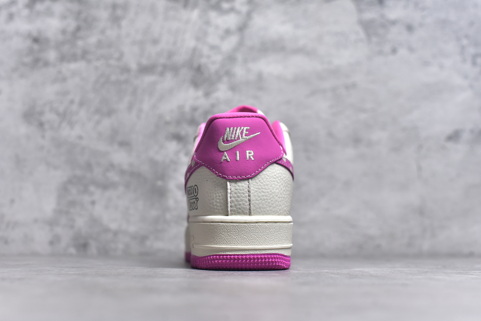 图片[5]-#Nike Air Force 1\’07 Low 卡通猫联名 粉色卡通猫 空军一号低帮休闲板鞋 KK1988-082 #原楦头原纸板 原装鞋盒 定制五金配件 内置全掌气垫 原厂鞋底 尺码：36 36.5 37.5 38 38.5 39 40 40.5 41 42 42.5 43 44 44.5 45 9.D4-选品中心