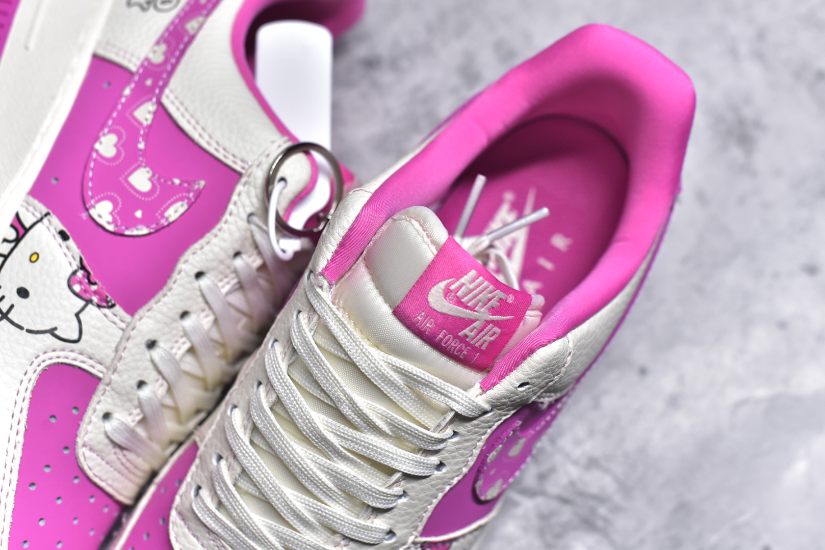 图片[9]-#Nike Air Force 1\’07 Low 卡通猫联名 粉色卡通猫 空军一号低帮休闲板鞋 KK1988-082 #原楦头原纸板 原装鞋盒 定制五金配件 内置全掌气垫 原厂鞋底 尺码：36 36.5 37.5 38 38.5 39 40 40.5 41 42 42.5 43 44 44.5 45 9.D4-选品中心