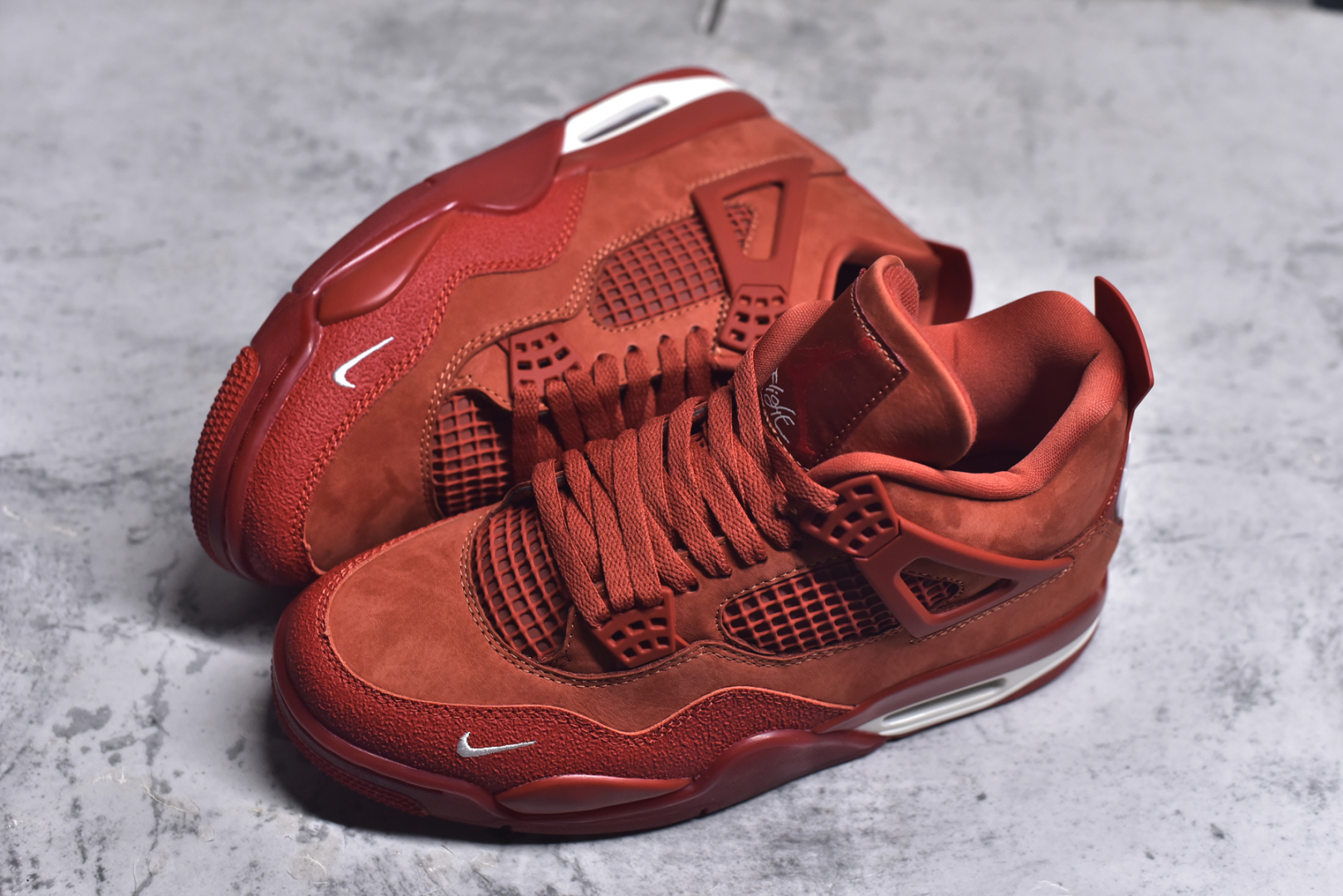 图片[7]-#Nigel Sylvester x Jordan Air Jordan 4 OG \”Brick by Brick\”BIKE 红砖 橙棕 OG纯原生产线出品最高工艺制作 原装原材料组装 #原厂楦、纸板开发 纯粹韵味四代版型 #原底真实气垫 回弹反馈充足完美鞋楦打造 市面最高工艺 一切细节如图实拍 所见所得 从纽约皇后区街头到全球街骑版图，Nigel Sylvester 用车轮写故事，用风格立态度。此次与 Jordan Brand 的再度联名，以“Brick by Brick”为灵感，将坚持与积淀凝结进每一寸鞋面。!!250415OWCG680ROP 深红砖色包裹整双鞋身，象征城市坚硬的边角与不屈精神；精致翻毛皮材质搭配醒目的白色 Nike Air 后跟标志，复古气息与现代感交融；前掌微型 Swoosh 点睛细节，传达骑行与街头文化的融合信仰。 尺码： 40 40.5 41 42 42.5 43 44 44.5 45 46 47.5 48.5-选品中心