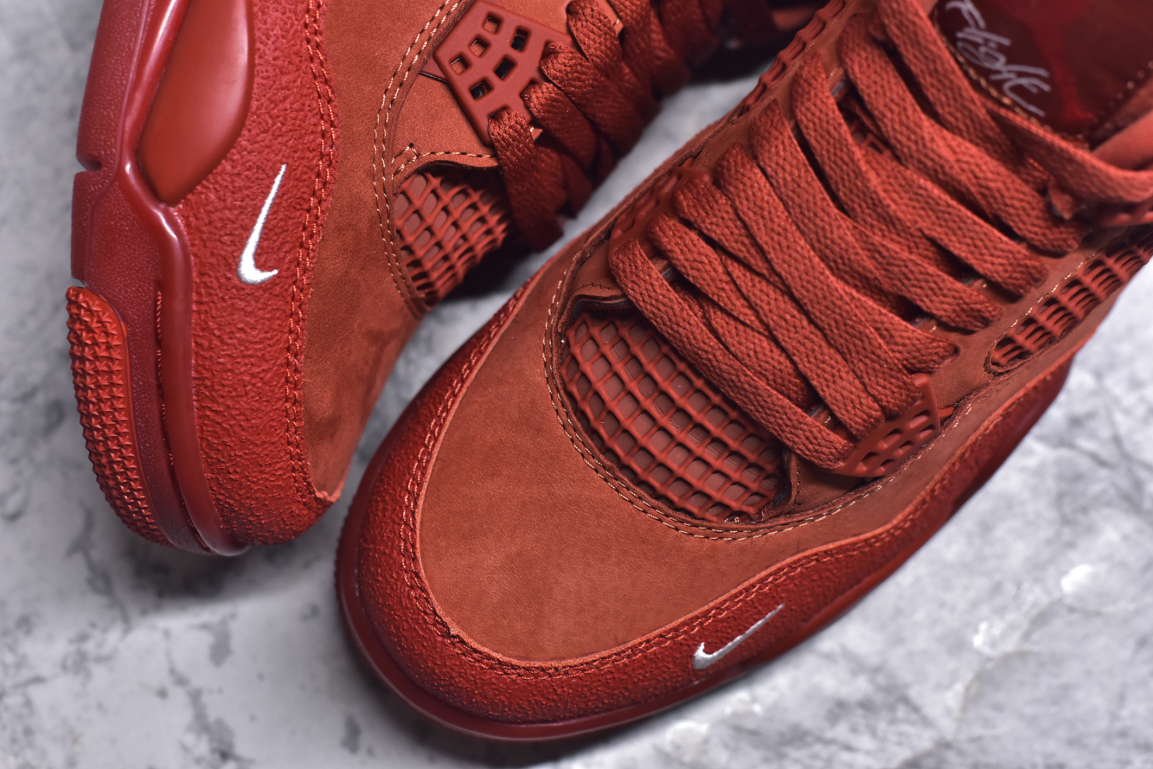 图片[8]-#Nigel Sylvester x Jordan Air Jordan 4 OG \”Brick by Brick\”BIKE 红砖 橙棕 OG纯原生产线出品最高工艺制作 原装原材料组装 #原厂楦、纸板开发 纯粹韵味四代版型 #原底真实气垫 回弹反馈充足完美鞋楦打造 市面最高工艺 一切细节如图实拍 所见所得 从纽约皇后区街头到全球街骑版图，Nigel Sylvester 用车轮写故事，用风格立态度。此次与 Jordan Brand 的再度联名，以“Brick by Brick”为灵感，将坚持与积淀凝结进每一寸鞋面。!!250415OWCG680ROP 深红砖色包裹整双鞋身，象征城市坚硬的边角与不屈精神；精致翻毛皮材质搭配醒目的白色 Nike Air 后跟标志，复古气息与现代感交融；前掌微型 Swoosh 点睛细节，传达骑行与街头文化的融合信仰。 尺码： 40 40.5 41 42 42.5 43 44 44.5 45 46 47.5 48.5-选品中心