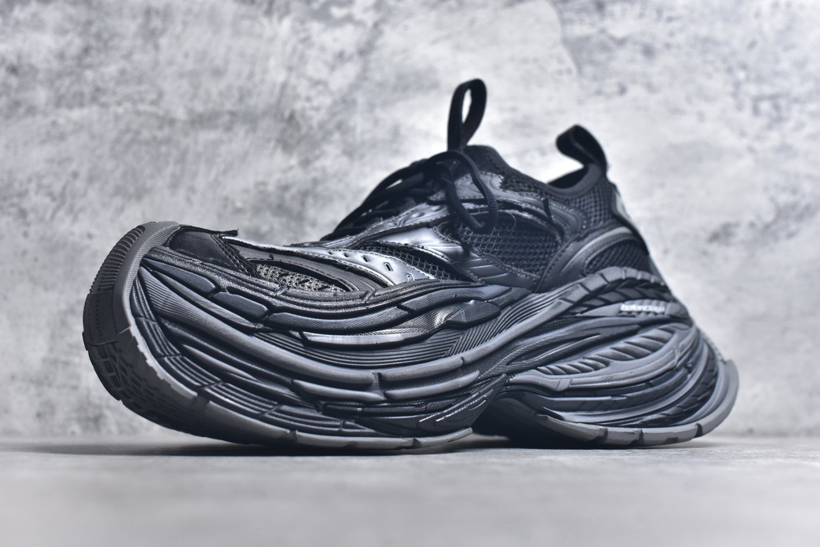 图片[2]-#Balenciaga巴黎世家 Platform 厚底系带 老爹鞋 XA纯原生产线出品独家工艺 夸张鞋型 超厚鞋底 同步原鞋 用一双「旧鞋」传递复古感 后侧板、翘起的鞋头 则展示了 Demna 在结构上的未来构想 原装大盒从里到外一切百分百还原官方配置，区别市面所有版本，一切细节高端还原 ，欢迎挑刺 ，碾压一切版本 货号：821137 WPLTF 1011 尺码：35 36 37 38 39 40 41 42 43 44 45 46 (偏大一码）-选品中心