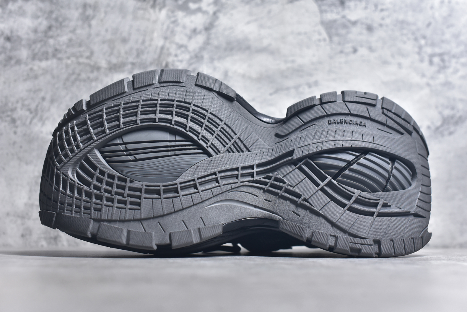 图片[6]-#Balenciaga巴黎世家 Platform 厚底系带 老爹鞋 XA纯原生产线出品独家工艺 夸张鞋型 超厚鞋底 同步原鞋 用一双「旧鞋」传递复古感 后侧板、翘起的鞋头 则展示了 Demna 在结构上的未来构想 原装大盒从里到外一切百分百还原官方配置，区别市面所有版本，一切细节高端还原 ，欢迎挑刺 ，碾压一切版本 货号：821137 WPLTF 1011 尺码：35 36 37 38 39 40 41 42 43 44 45 46 (偏大一码）-选品中心