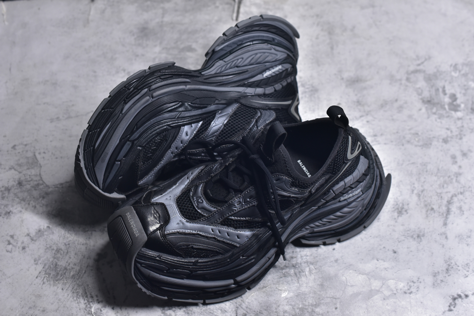 图片[7]-#Balenciaga巴黎世家 Platform 厚底系带 老爹鞋 XA纯原生产线出品独家工艺 夸张鞋型 超厚鞋底 同步原鞋 用一双「旧鞋」传递复古感 后侧板、翘起的鞋头 则展示了 Demna 在结构上的未来构想 原装大盒从里到外一切百分百还原官方配置，区别市面所有版本，一切细节高端还原 ，欢迎挑刺 ，碾压一切版本 货号：821137 WPLTF 1011 尺码：35 36 37 38 39 40 41 42 43 44 45 46 (偏大一码）-选品中心