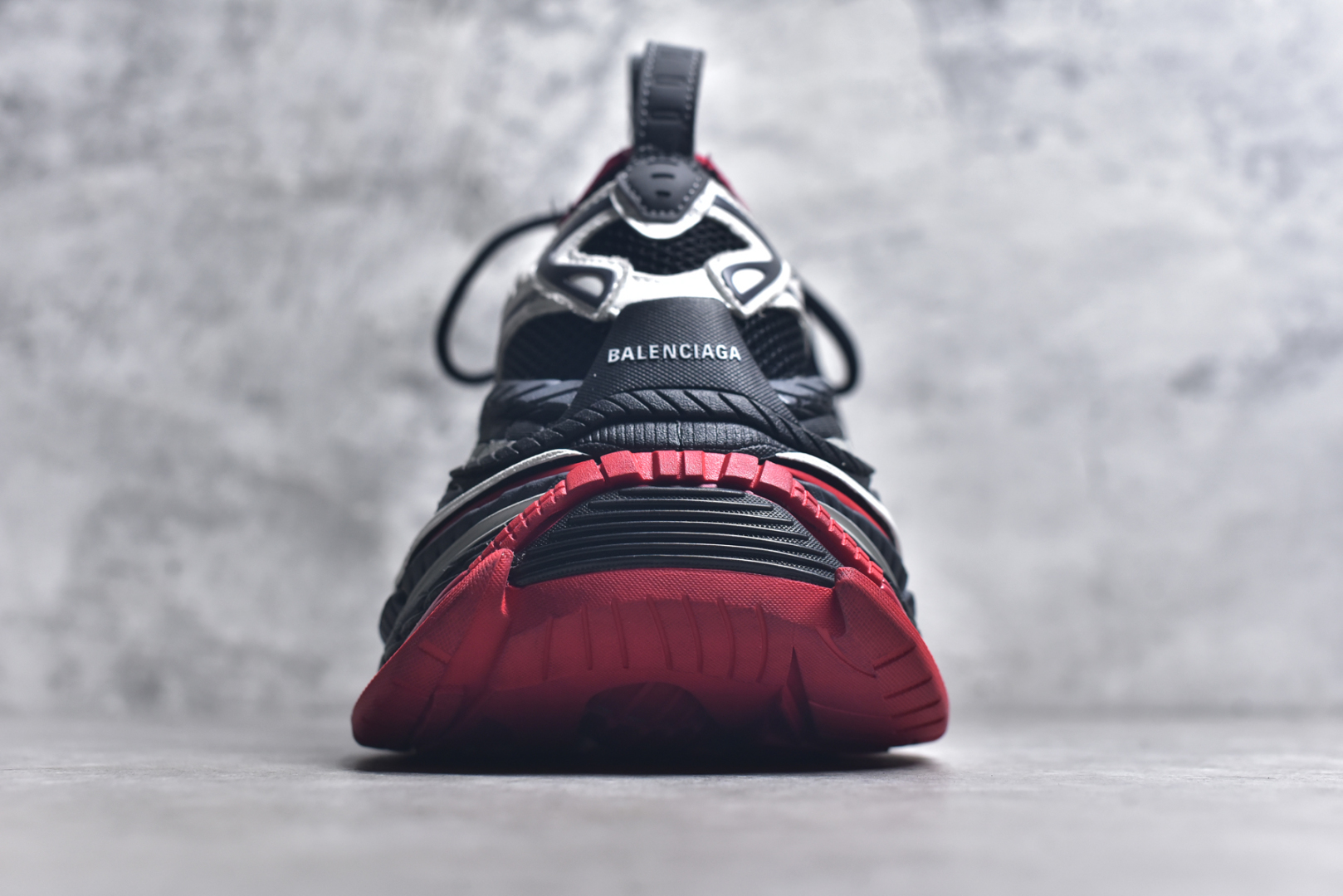 图片[5]-#Balenciaga巴黎世家 Platform 厚底系带 老爹鞋 17代黑白红 灰红 XA纯原生产线出品独家工艺 夸张鞋型 超厚鞋底 同步原鞋 用一双「旧鞋」传递复古感 后侧板、翘起的鞋头 则展示了 Demna 在结构上的未来构想 原装大盒从里到外一切百分百还原官方配置，区别市面所有版本，一切细节高端还原 ，欢迎挑刺 ，碾压一切版本 货号：821137 WPLTF 1160 尺码：35 36 37 38 39 40 41 42 43 44 45 46 (偏大一码）-选品中心