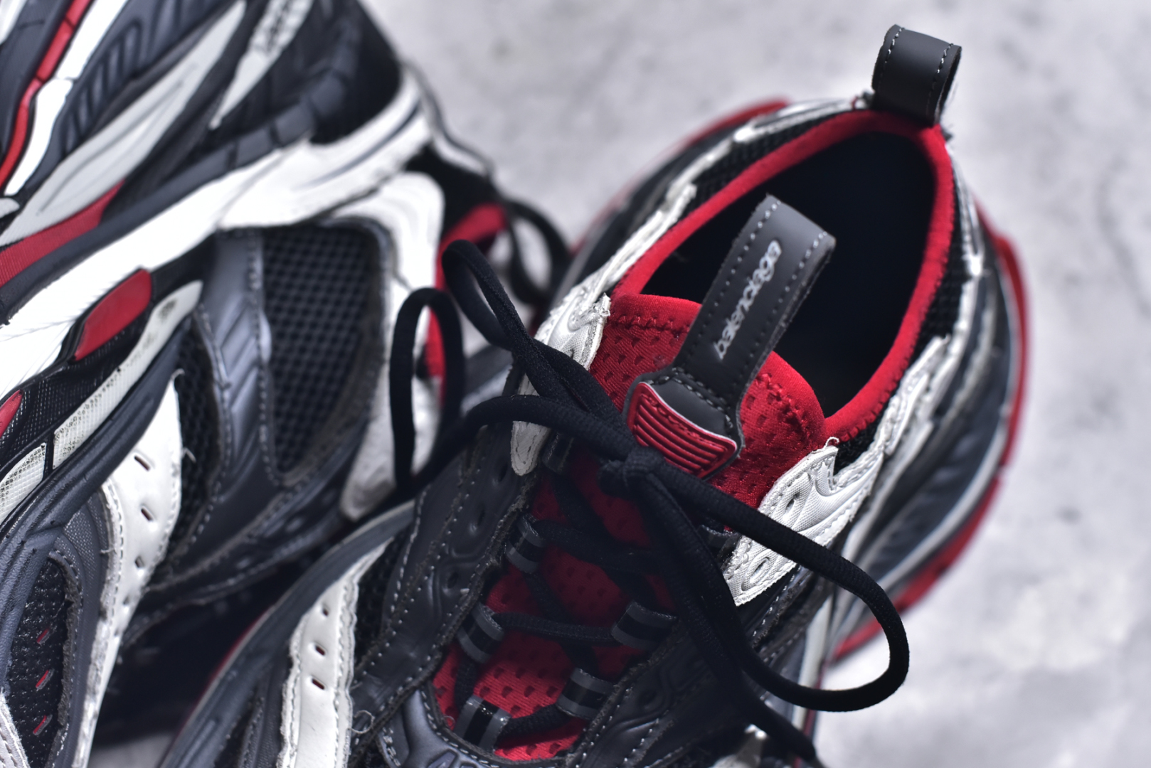 图片[9]-#Balenciaga巴黎世家 Platform 厚底系带 老爹鞋 17代黑白红 灰红 XA纯原生产线出品独家工艺 夸张鞋型 超厚鞋底 同步原鞋 用一双「旧鞋」传递复古感 后侧板、翘起的鞋头 则展示了 Demna 在结构上的未来构想 原装大盒从里到外一切百分百还原官方配置，区别市面所有版本，一切细节高端还原 ，欢迎挑刺 ，碾压一切版本 货号：821137 WPLTF 1160 尺码：35 36 37 38 39 40 41 42 43 44 45 46 (偏大一码）-选品中心