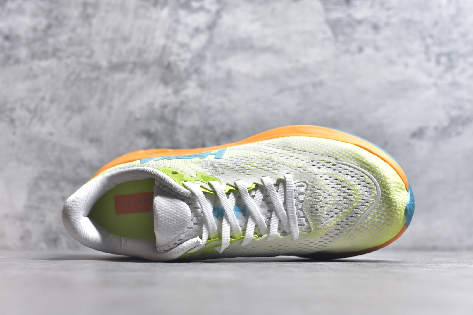 图片[4]-#HOKA ONE ONE RINCON 4 舒适防滑耐磨低帮休闲跑步鞋 Rincon 4 是一款日常训练用的跑步鞋，踩上去的感觉很结实。它适合中短距离跑步，但如果您习惯于稍硬的感觉，也可以用于长距离跑步。但它的速度不够快，不能作为速度训练鞋，也不够柔软，不能作为恢复训练鞋，日常里程跑才是它的优势所在。如果您想尝试 Hoka 跑鞋，又想享受极具竞争力的价格，那就试试这款鞋吧。尺码：36 36.5 37.5 38 38.5 39 40 40.5 41 42 42.5 43 44 44.5 45-选品中心