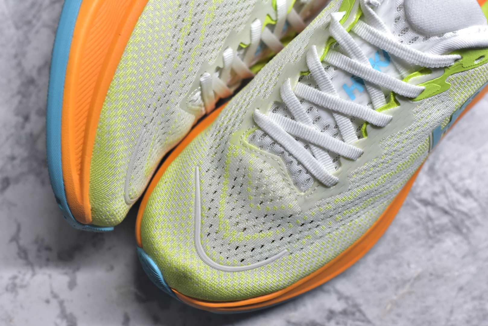 图片[8]-#HOKA ONE ONE RINCON 4 舒适防滑耐磨低帮休闲跑步鞋 Rincon 4 是一款日常训练用的跑步鞋，踩上去的感觉很结实。它适合中短距离跑步，但如果您习惯于稍硬的感觉，也可以用于长距离跑步。但它的速度不够快，不能作为速度训练鞋，也不够柔软，不能作为恢复训练鞋，日常里程跑才是它的优势所在。如果您想尝试 Hoka 跑鞋，又想享受极具竞争力的价格，那就试试这款鞋吧。尺码：36 36.5 37.5 38 38.5 39 40 40.5 41 42 42.5 43 44 44.5 45-选品中心