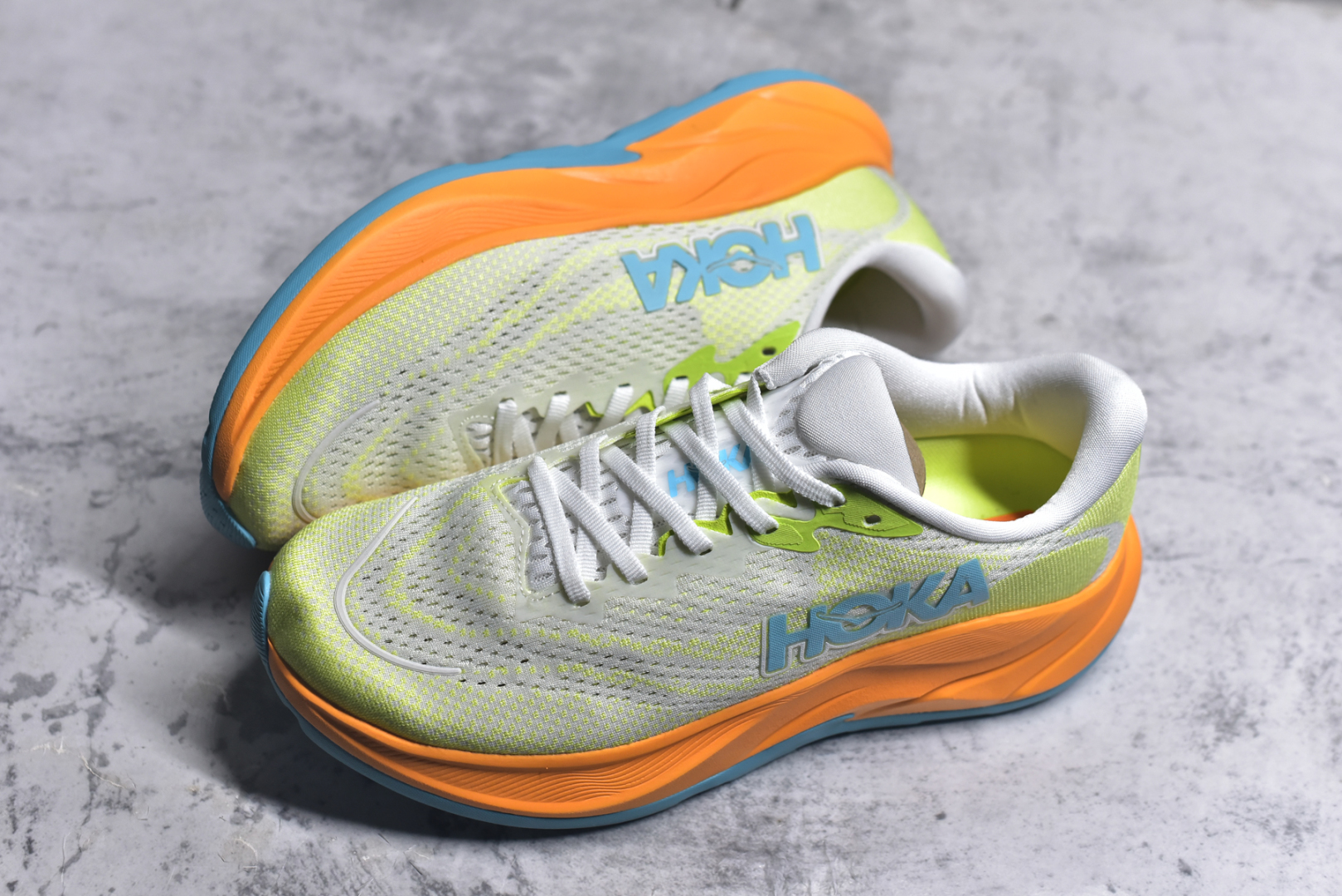 图片[7]-#HOKA ONE ONE RINCON 4 舒适防滑耐磨低帮休闲跑步鞋 Rincon 4 是一款日常训练用的跑步鞋，踩上去的感觉很结实。它适合中短距离跑步，但如果您习惯于稍硬的感觉，也可以用于长距离跑步。但它的速度不够快，不能作为速度训练鞋，也不够柔软，不能作为恢复训练鞋，日常里程跑才是它的优势所在。如果您想尝试 Hoka 跑鞋，又想享受极具竞争力的价格，那就试试这款鞋吧。尺码：36 36.5 37.5 38 38.5 39 40 40.5 41 42 42.5 43 44 44.5 45-选品中心