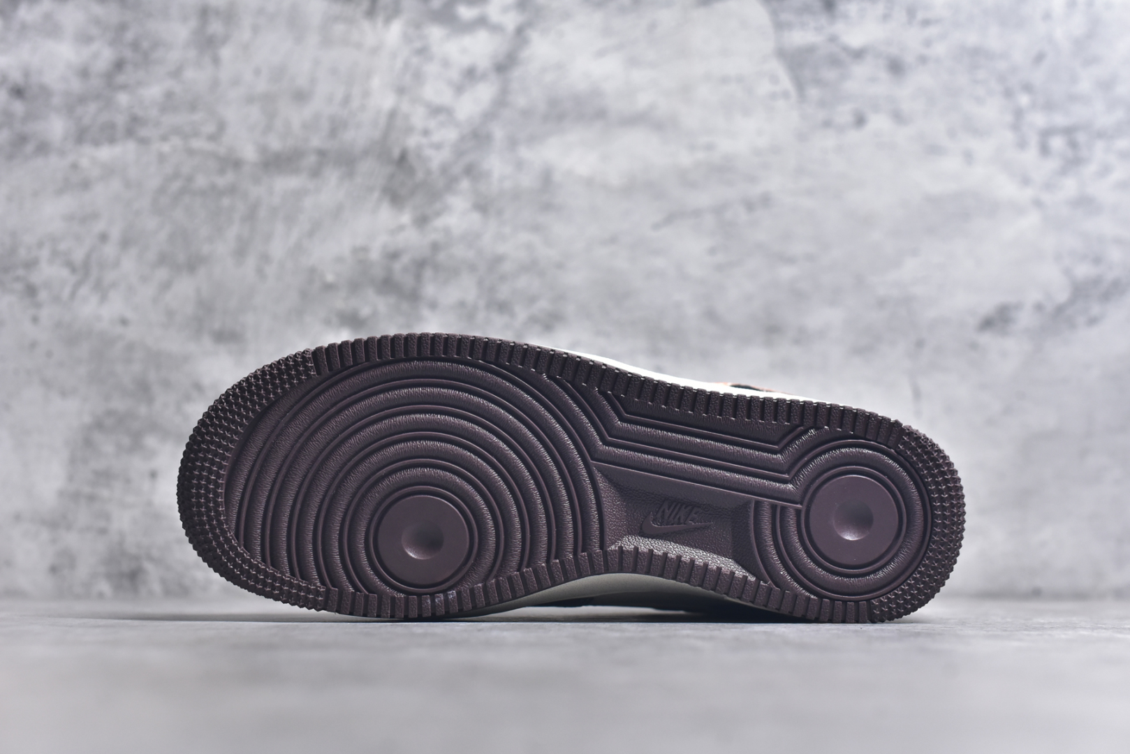 图片[6]-#Nike Air Force 1\’07 Low 耐克联名 深棕鬼脸 空军一号低帮休闲板鞋 KK1988-080 #原楦头原纸板 原装鞋盒 定制五金配件 内置全掌气垫 原厂鞋底 尺码：36 36.5 37.5 38 38.5 39 40 40.5 41 42 42.5 43 44 44.5 45 9.D4-选品中心