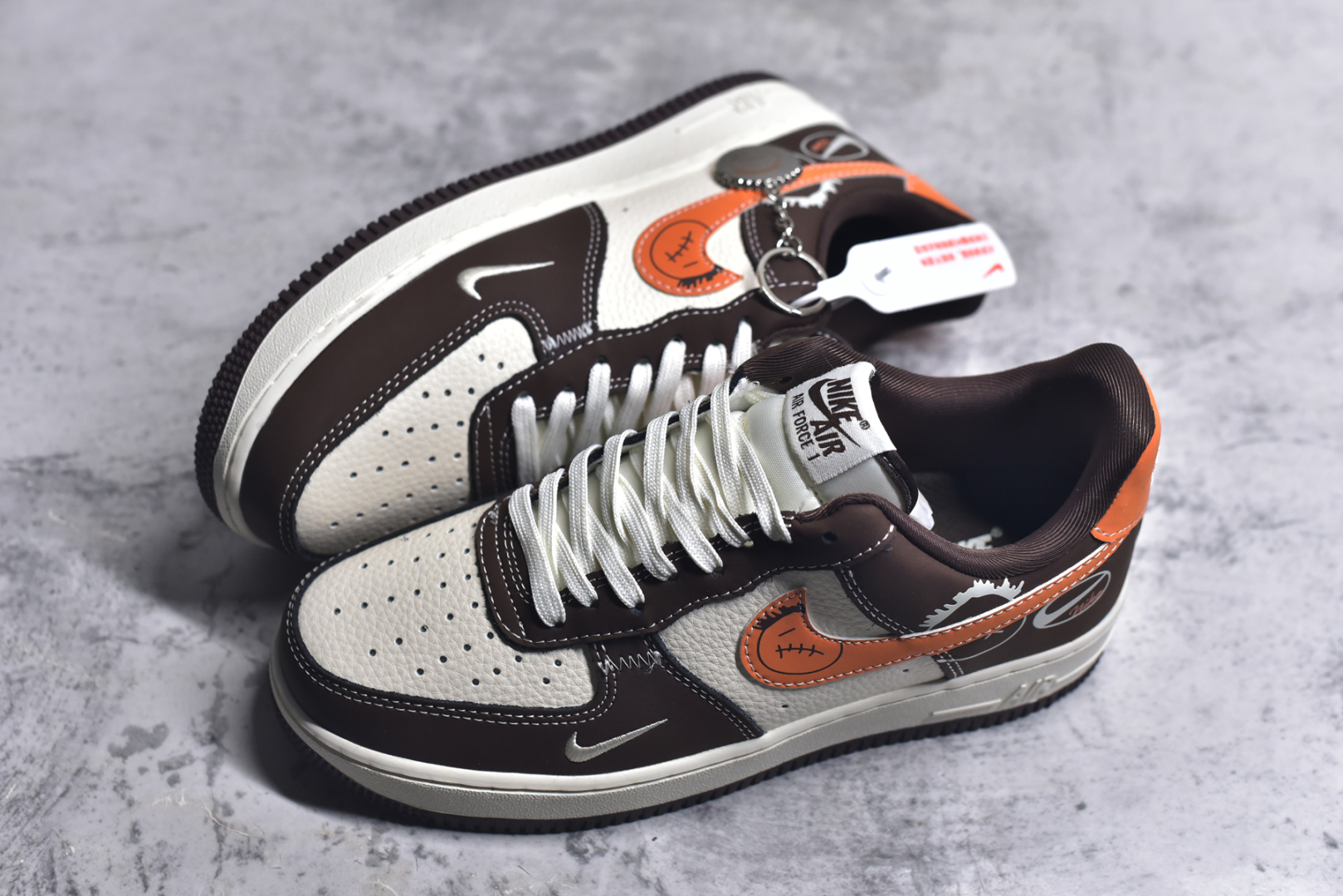 图片[7]-#Nike Air Force 1\’07 Low 耐克联名 深棕鬼脸 空军一号低帮休闲板鞋 KK1988-080 #原楦头原纸板 原装鞋盒 定制五金配件 内置全掌气垫 原厂鞋底 尺码：36 36.5 37.5 38 38.5 39 40 40.5 41 42 42.5 43 44 44.5 45 9.D4-选品中心