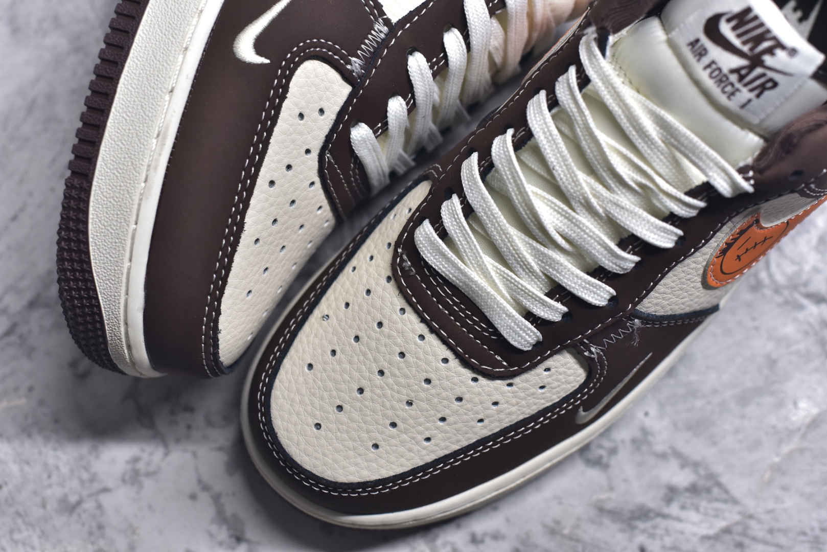 图片[8]-#Nike Air Force 1\’07 Low 耐克联名 深棕鬼脸 空军一号低帮休闲板鞋 KK1988-080 #原楦头原纸板 原装鞋盒 定制五金配件 内置全掌气垫 原厂鞋底 尺码：36 36.5 37.5 38 38.5 39 40 40.5 41 42 42.5 43 44 44.5 45 9.D4-选品中心