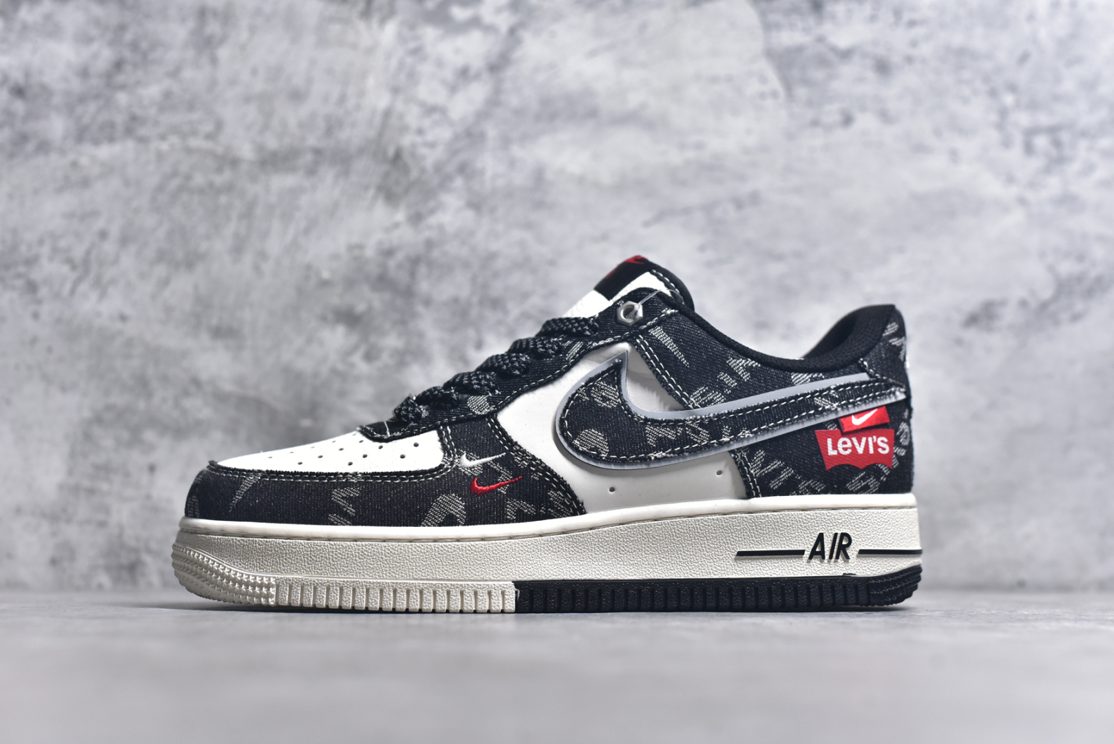 #Nike Air Force 1\’07 Low 李维斯联名 双拼黑牛仔 空军一号低帮休闲板鞋 YX5066-312 #原楦头原纸板 原装鞋盒 定制五金配件 内置全掌气垫 原厂鞋底 尺码：36 36.5 37.5 38 38.5 39 40 40.5 41 42 42.5 43 44 44.5 45 9.D4-选品中心